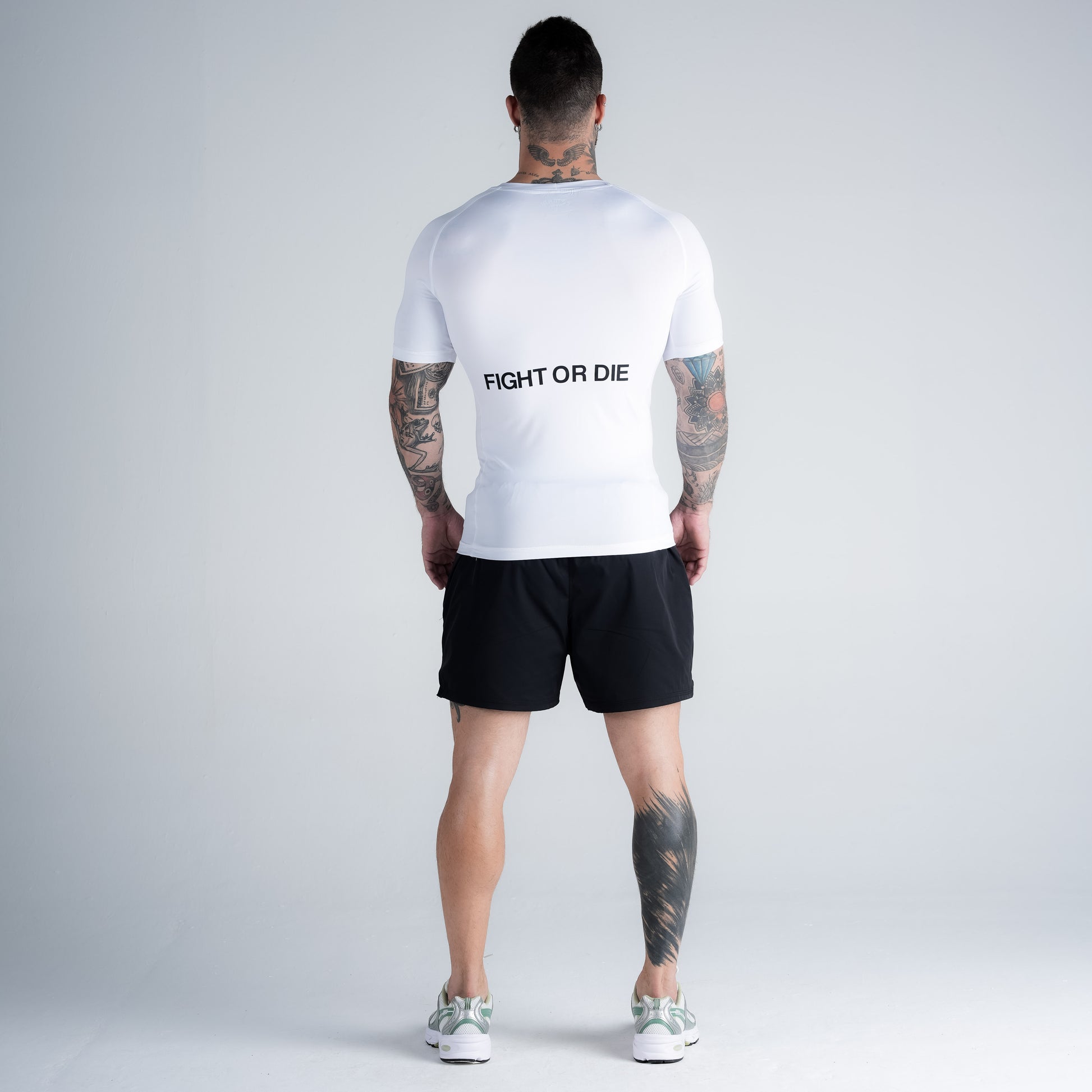 RashGuard Mith Comam Frutas Fight Or Die Branco