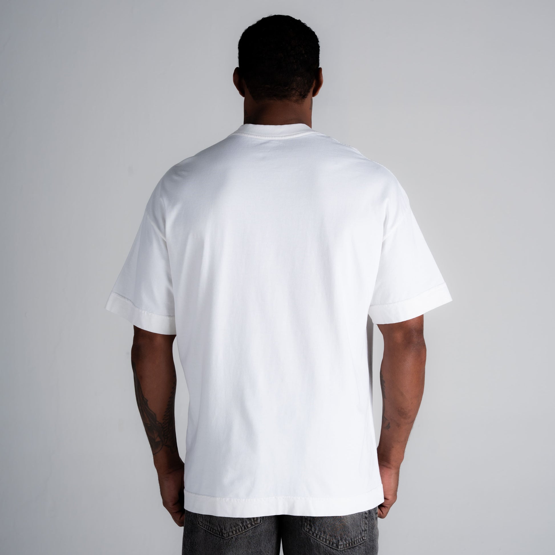 Camiseta Oversized Born To Be Aesthetics Off White