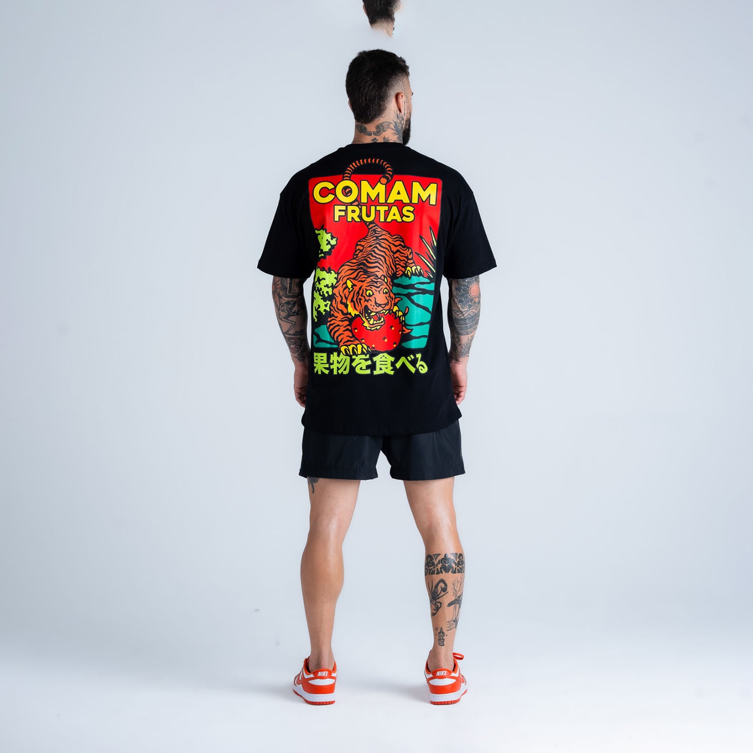 Camiseta Oversized Comam Frutas Tiger Preto