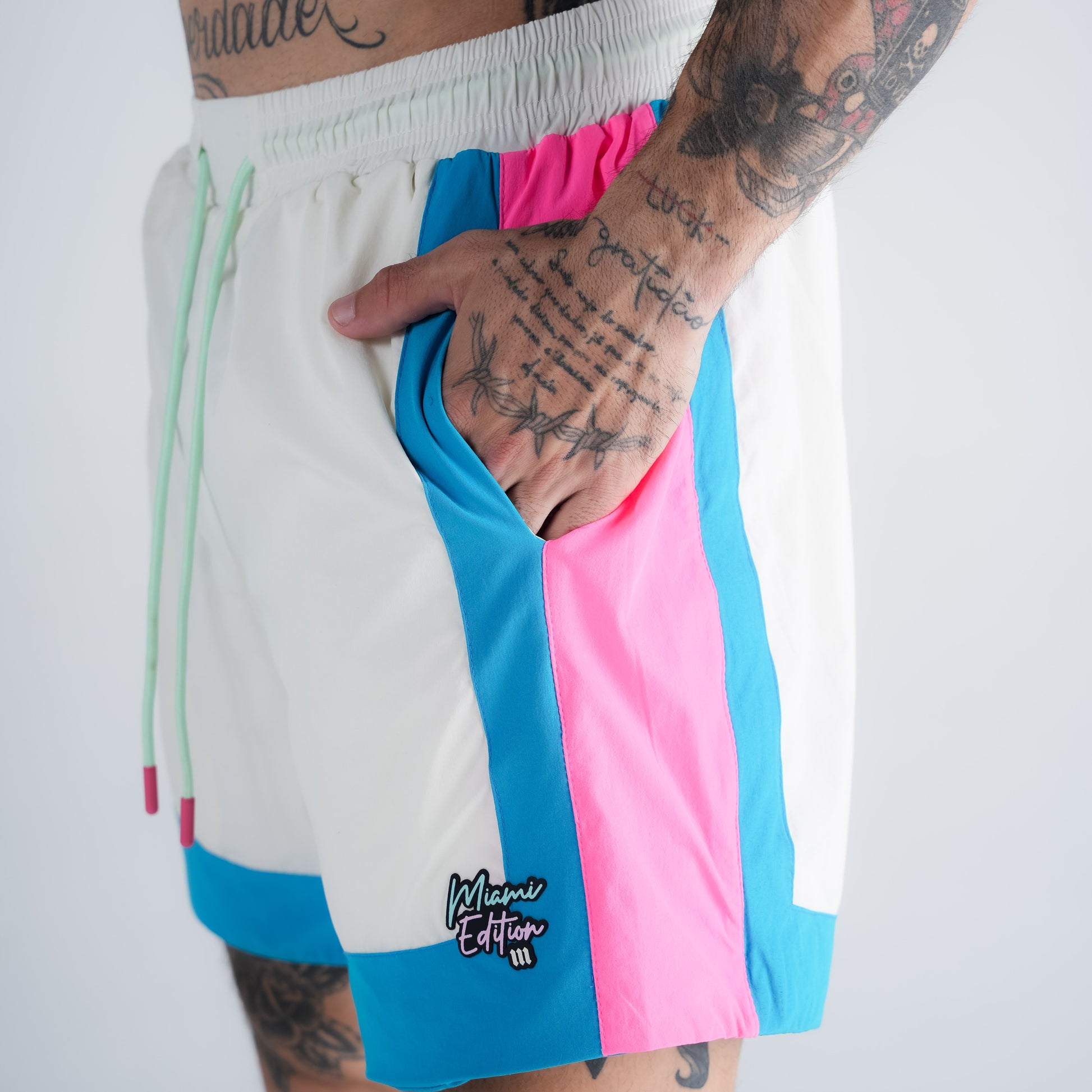 Shorts Curto Tactel Comam Frutas Miami Edition Off White
