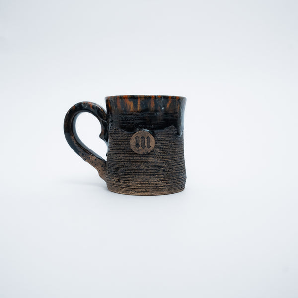 Caneca Feita a Mão Cerâmica Marfim Preto Mith