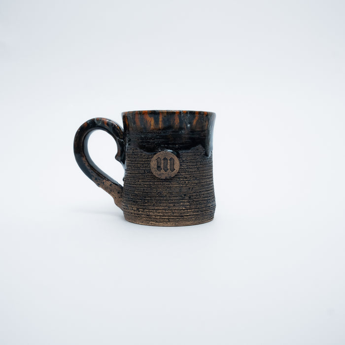 Caneca Feita a Mão Cerâmica Marfim Preto Mith