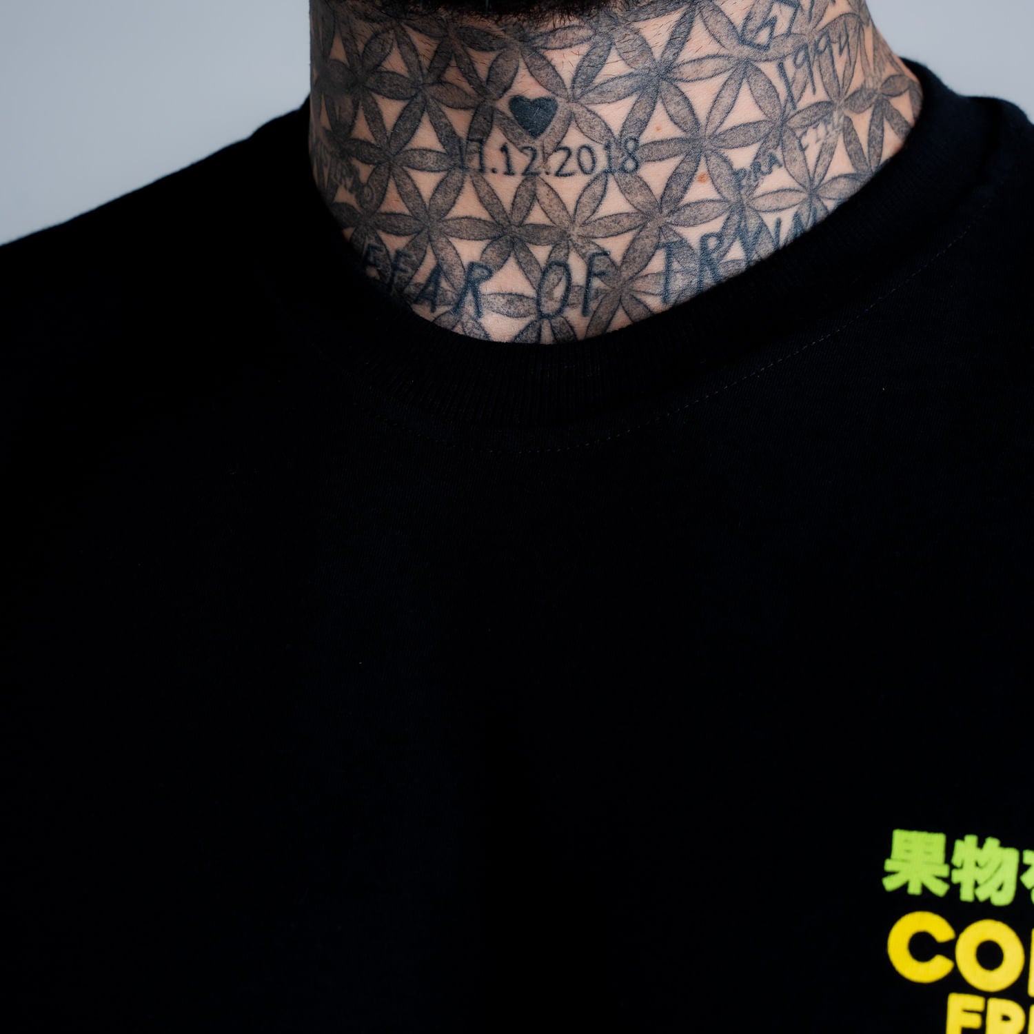 Camiseta Oversized Comam Frutas Tiger Preto