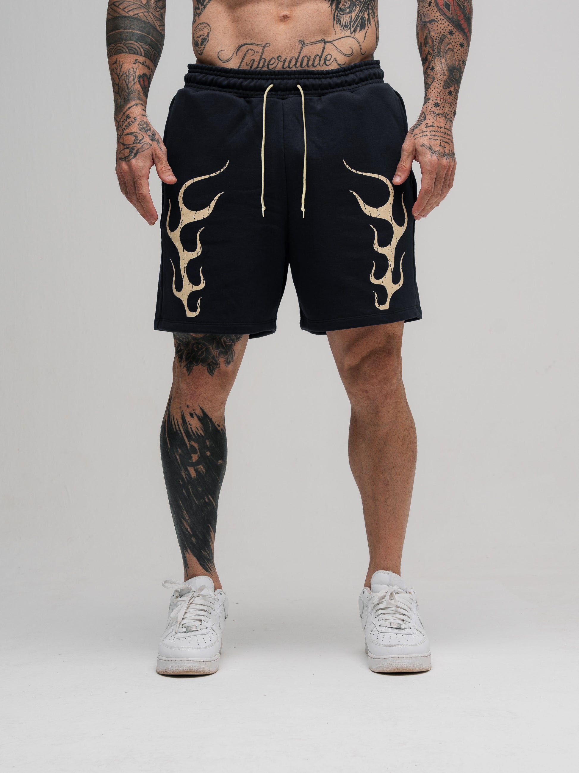 Shorts de Moletom Mith Comam Frutas Flames Preto