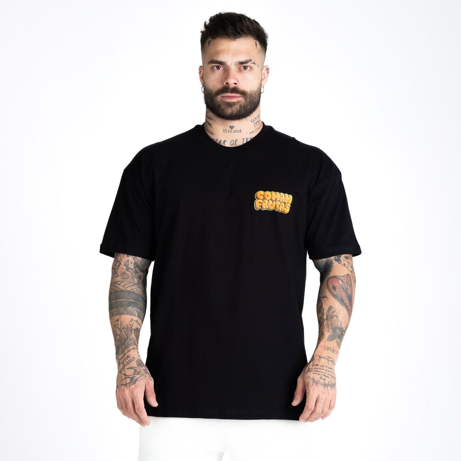 Camiseta Oversized Comam Frutas Preto