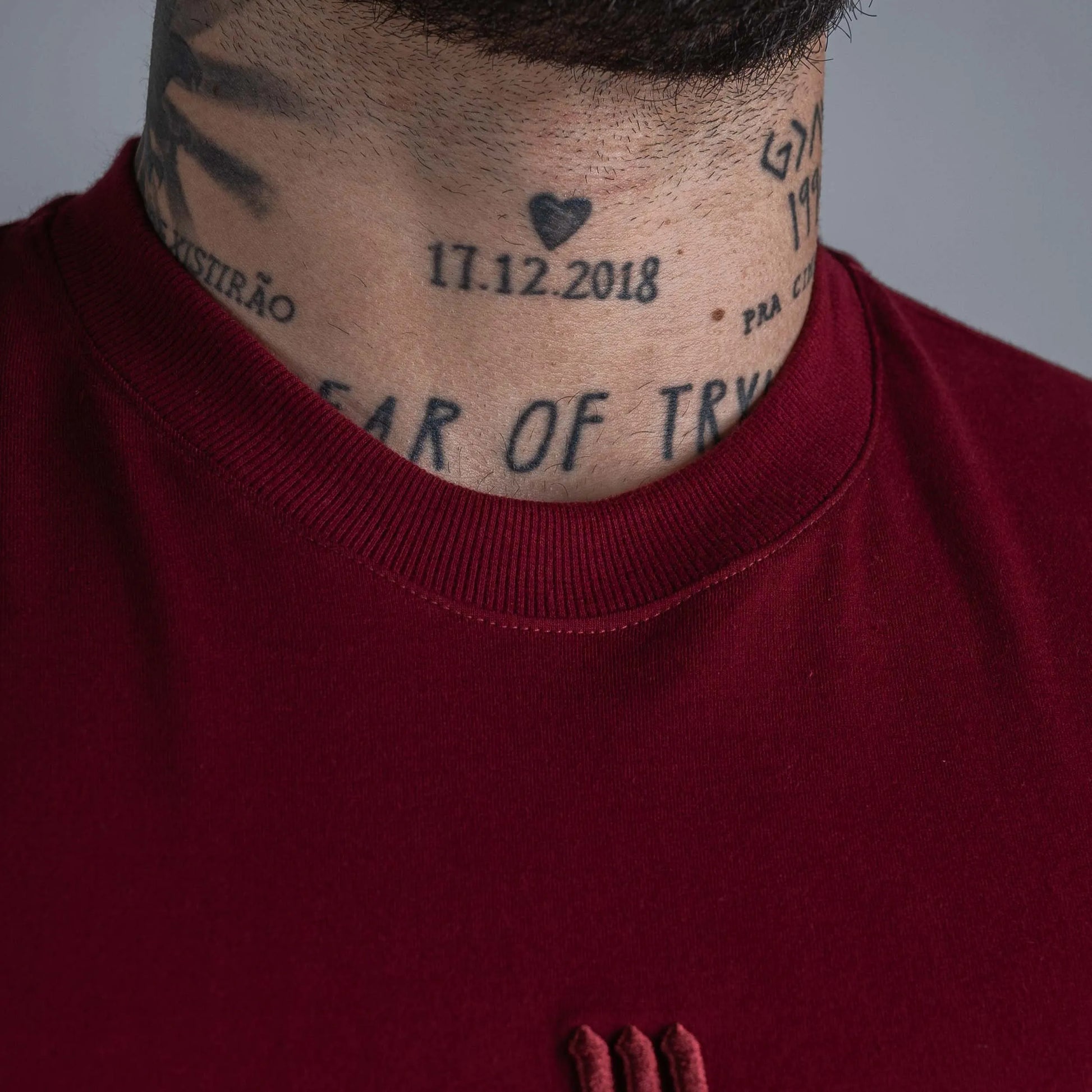 Camiseta Oversized Mith Nation Adornment Bordô