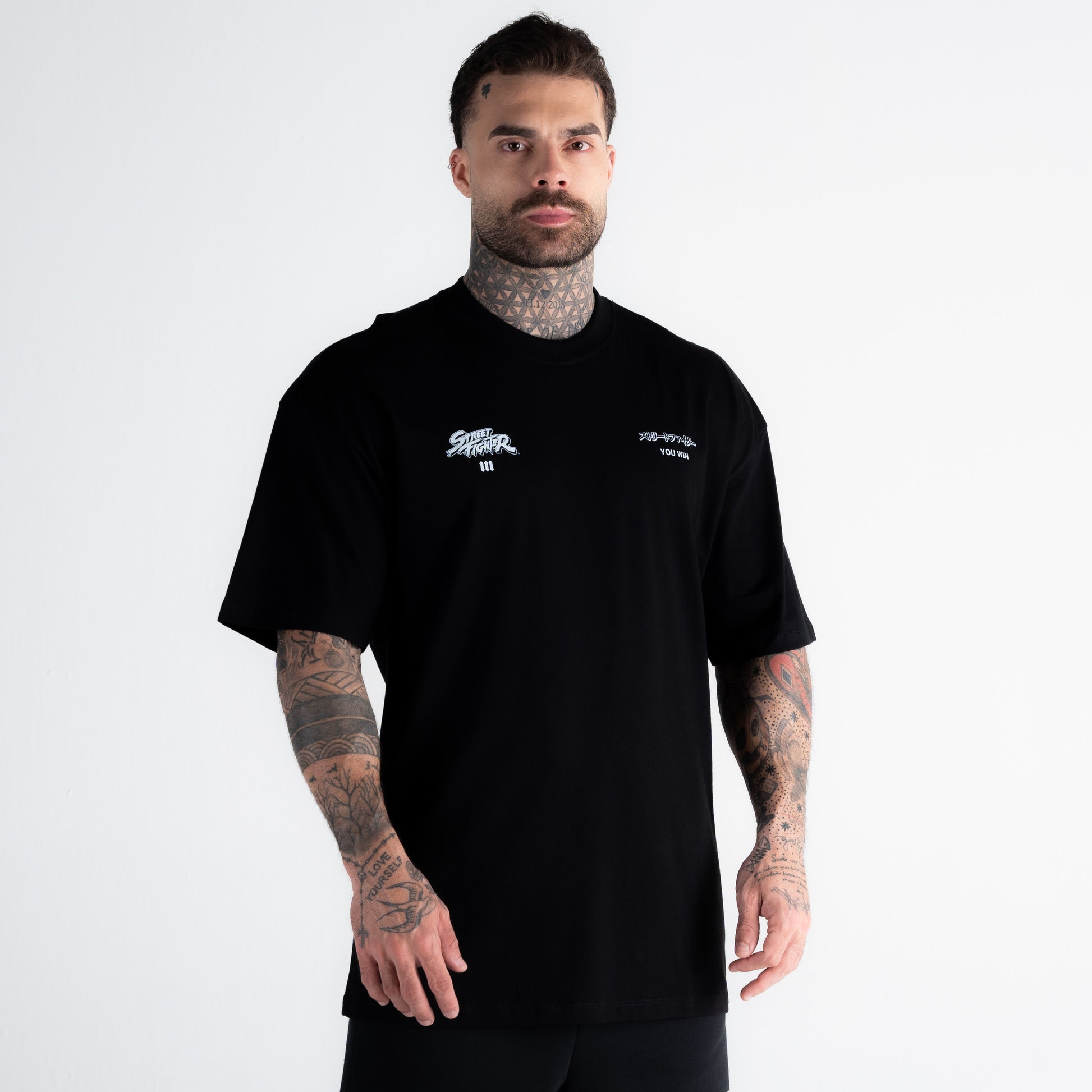 Camiseta Oversized Street Fighter Akuma Aesthetics Preto