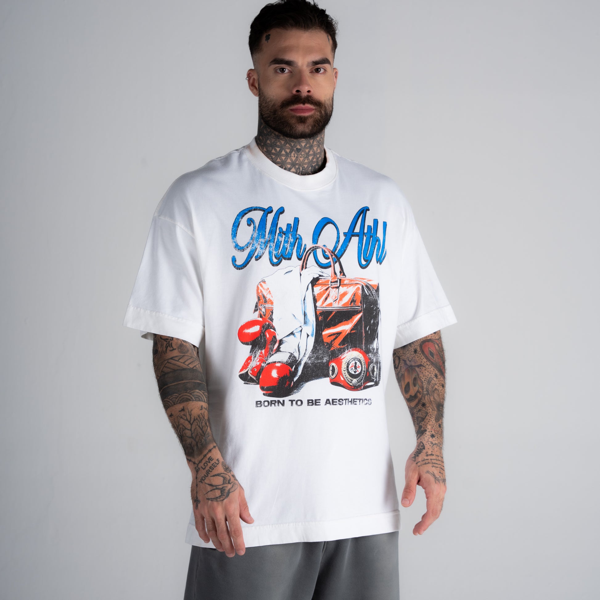 Camiseta Oversized Born To Be Aesthetics Off White