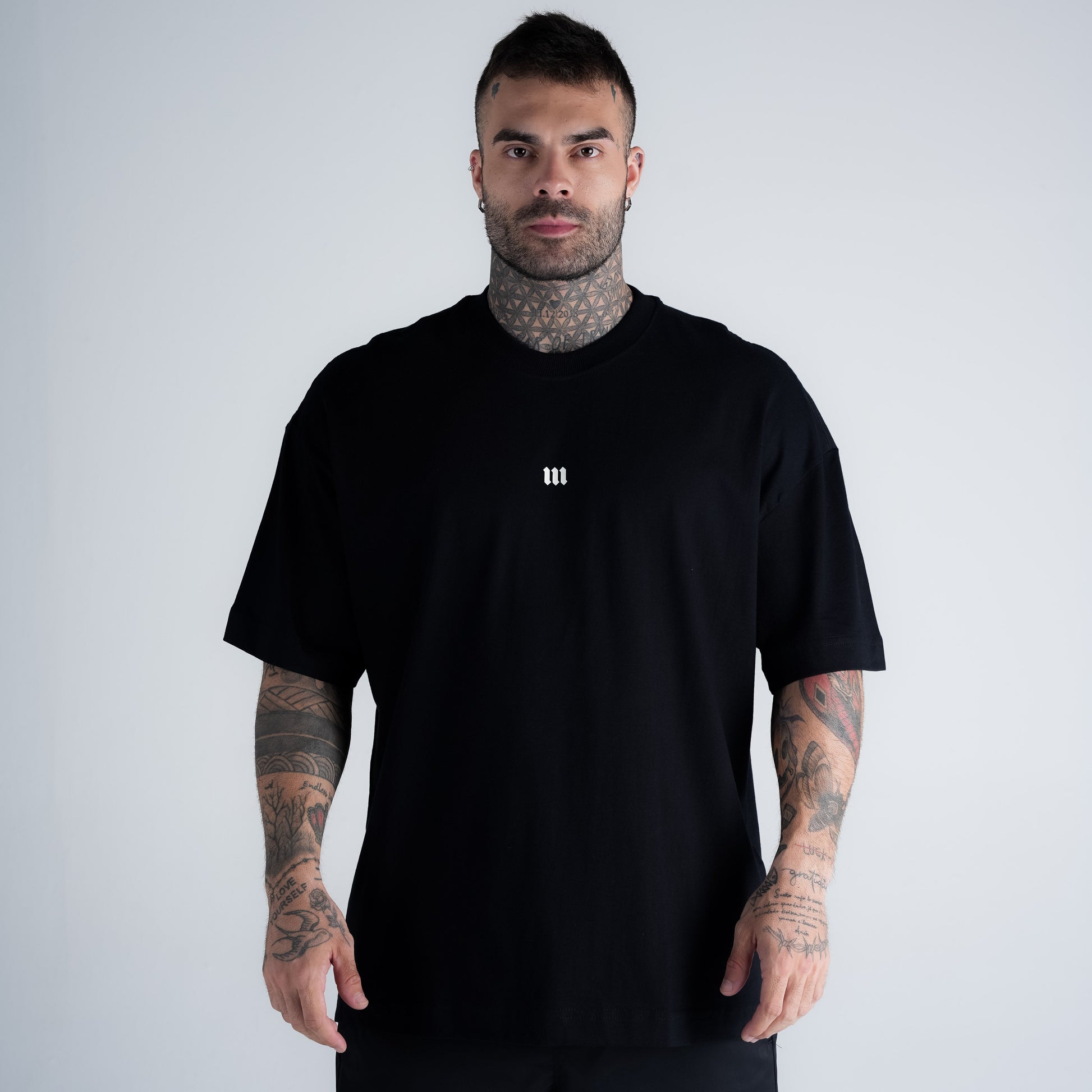 Camiseta Oversized Comam Frutas Trampa Muito Preto