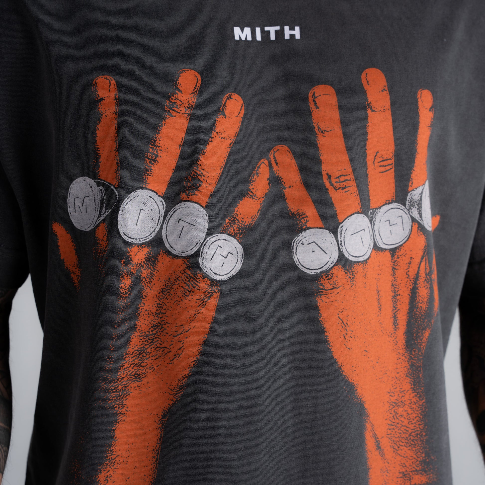 Camiseta Oversized Estonada Rings On Fingers Cinza