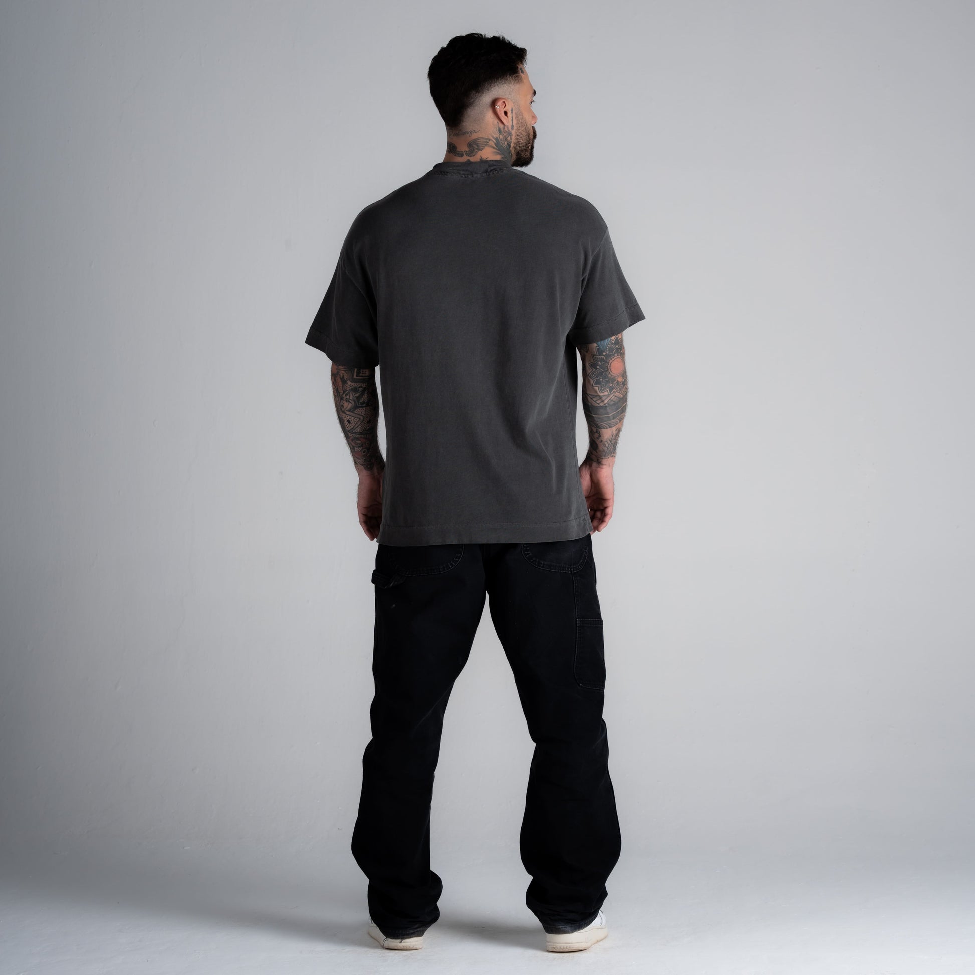 Camiseta Oversized Estonada Rings On Fingers Cinza