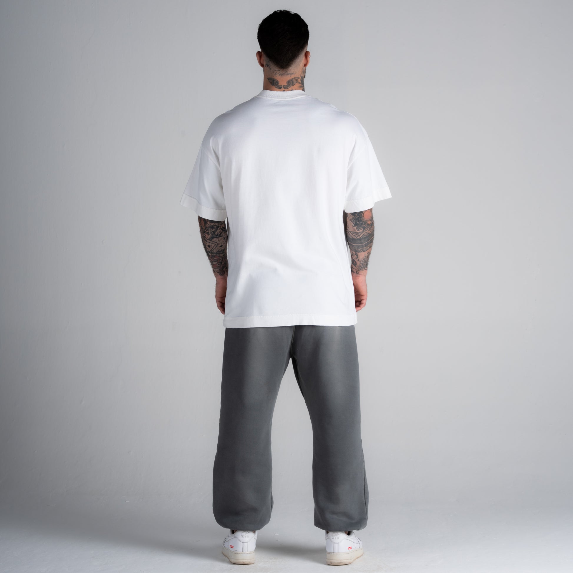 Camiseta Oversized Born To Be Aesthetics Off White