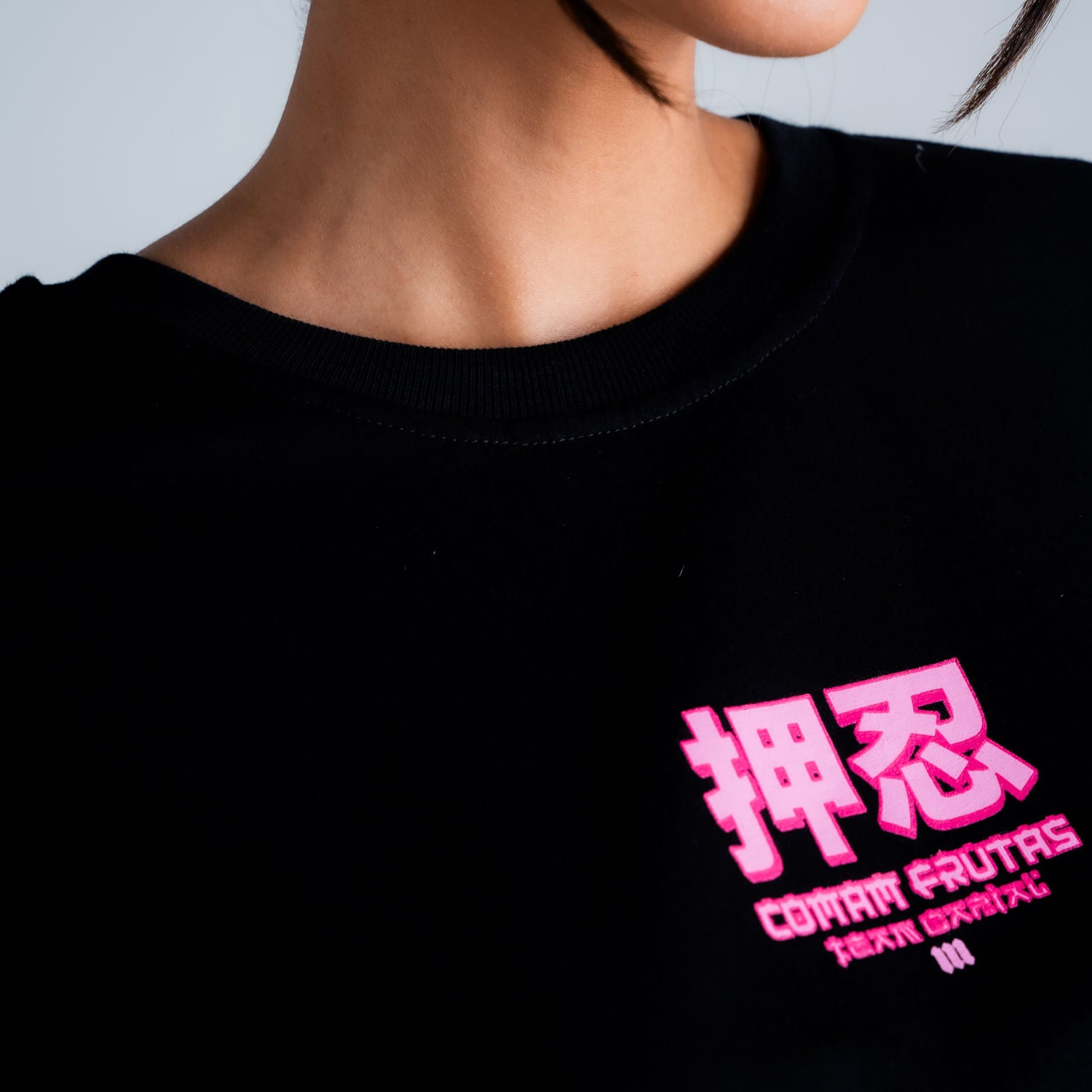 Cropped Oversized Comam Frutas Preto