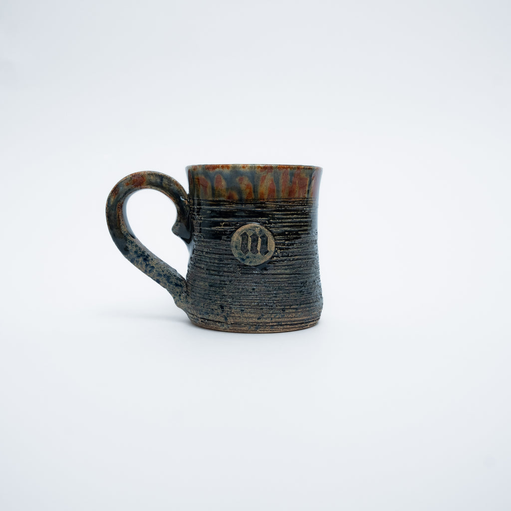 Caneca Feita a Mão Cerâmica Marfim Azul Escuro Mith