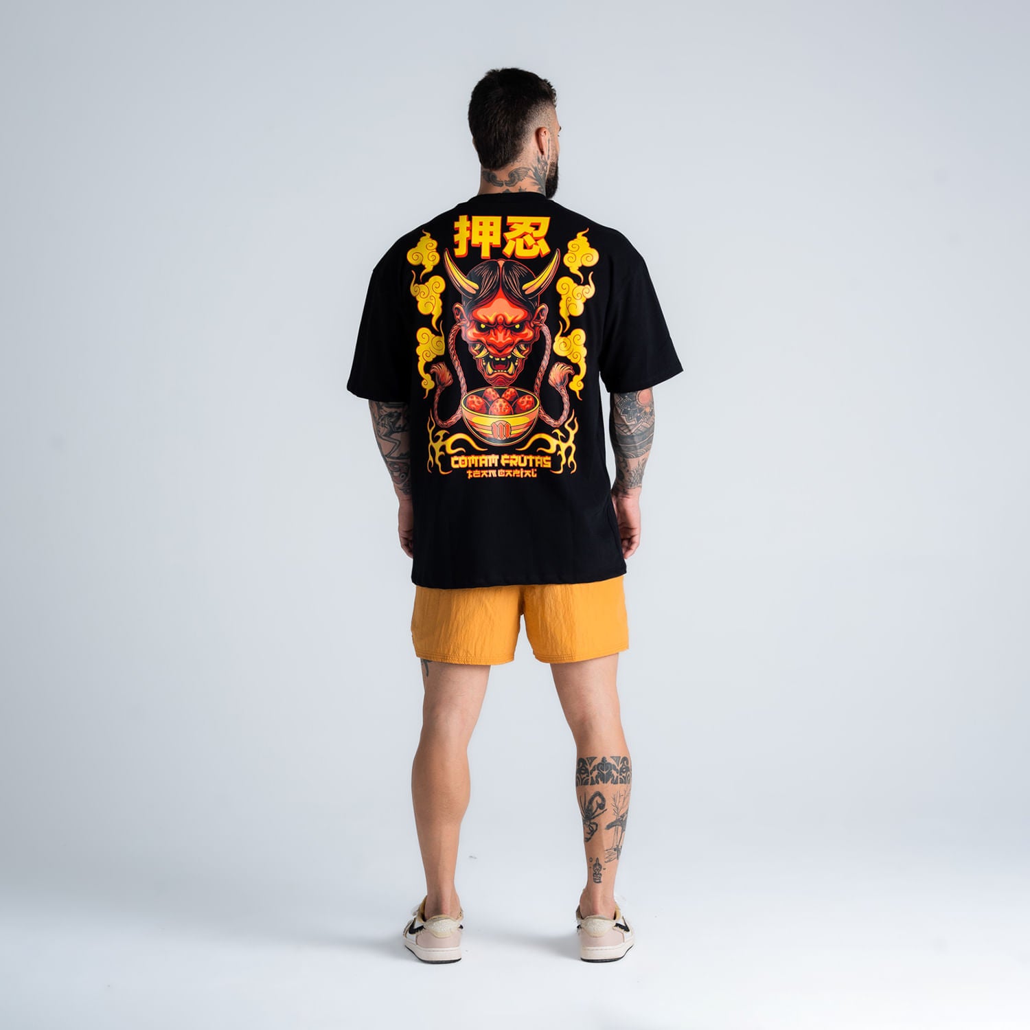 Camiseta Oversized Comam Frutas Hanya Preto