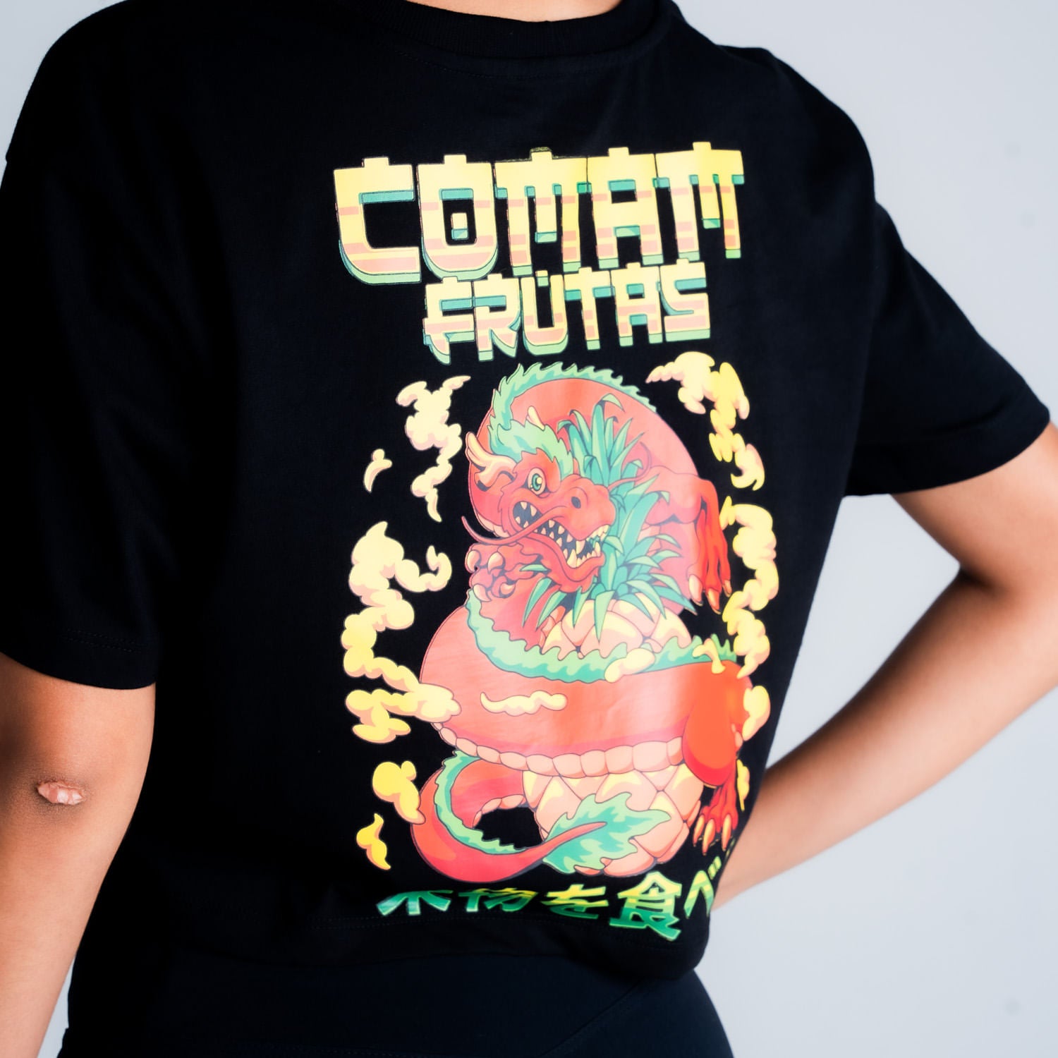 Cropped Estonado Comam Frutas Dragão Preto