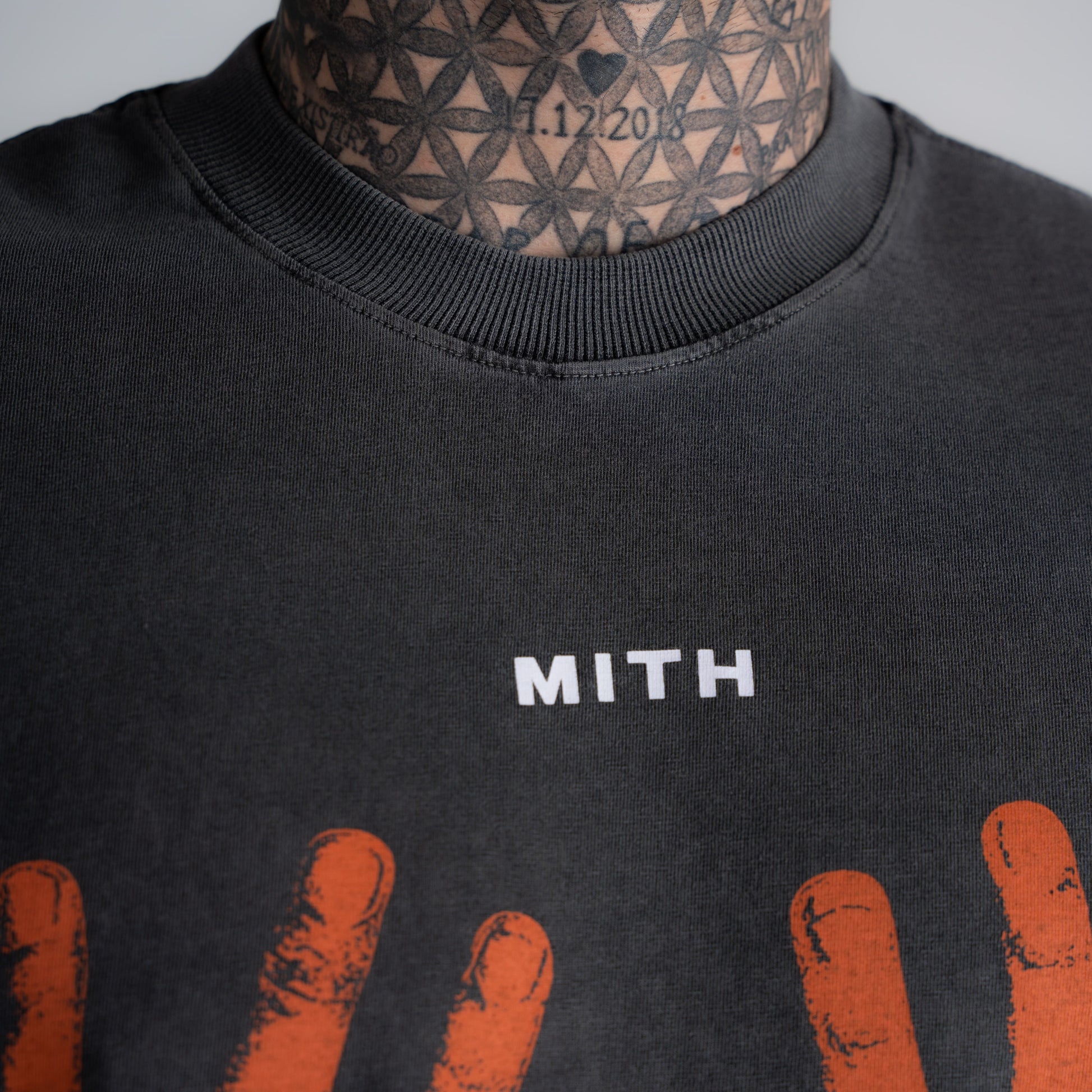 Camiseta Oversized Estonada Rings On Fingers Cinza