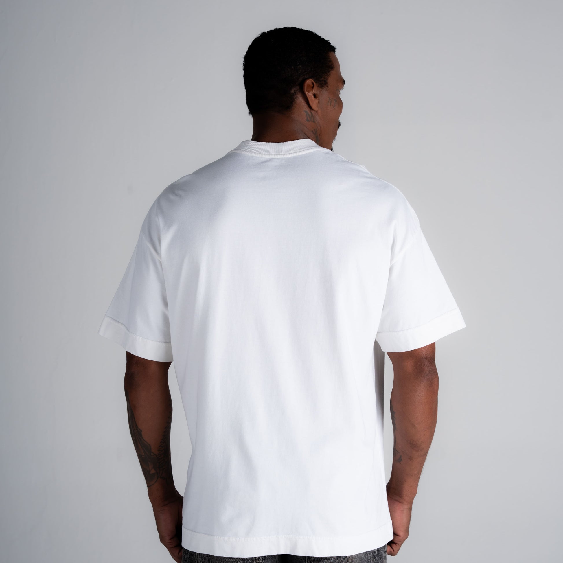 Camiseta Oversized Born To Be Aesthetics Off White