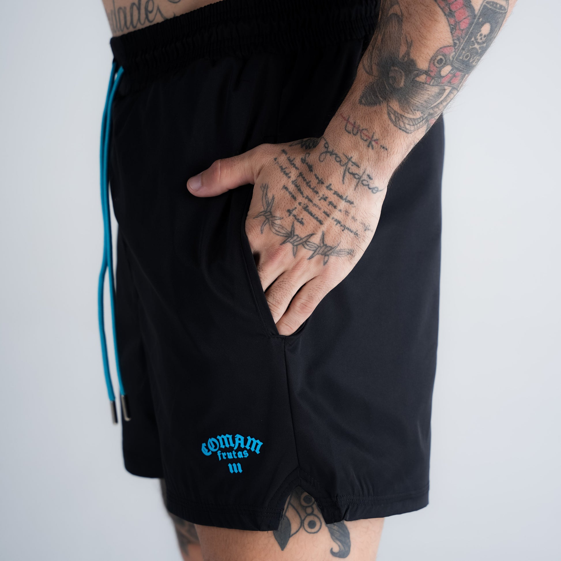 Shorts Curto Tactel Comam Frutas Preto