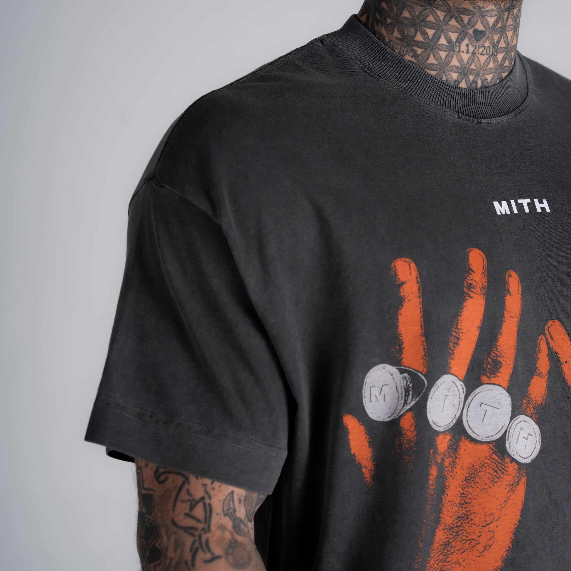 Camiseta Oversized Estonada Rings On Fingers Cinza