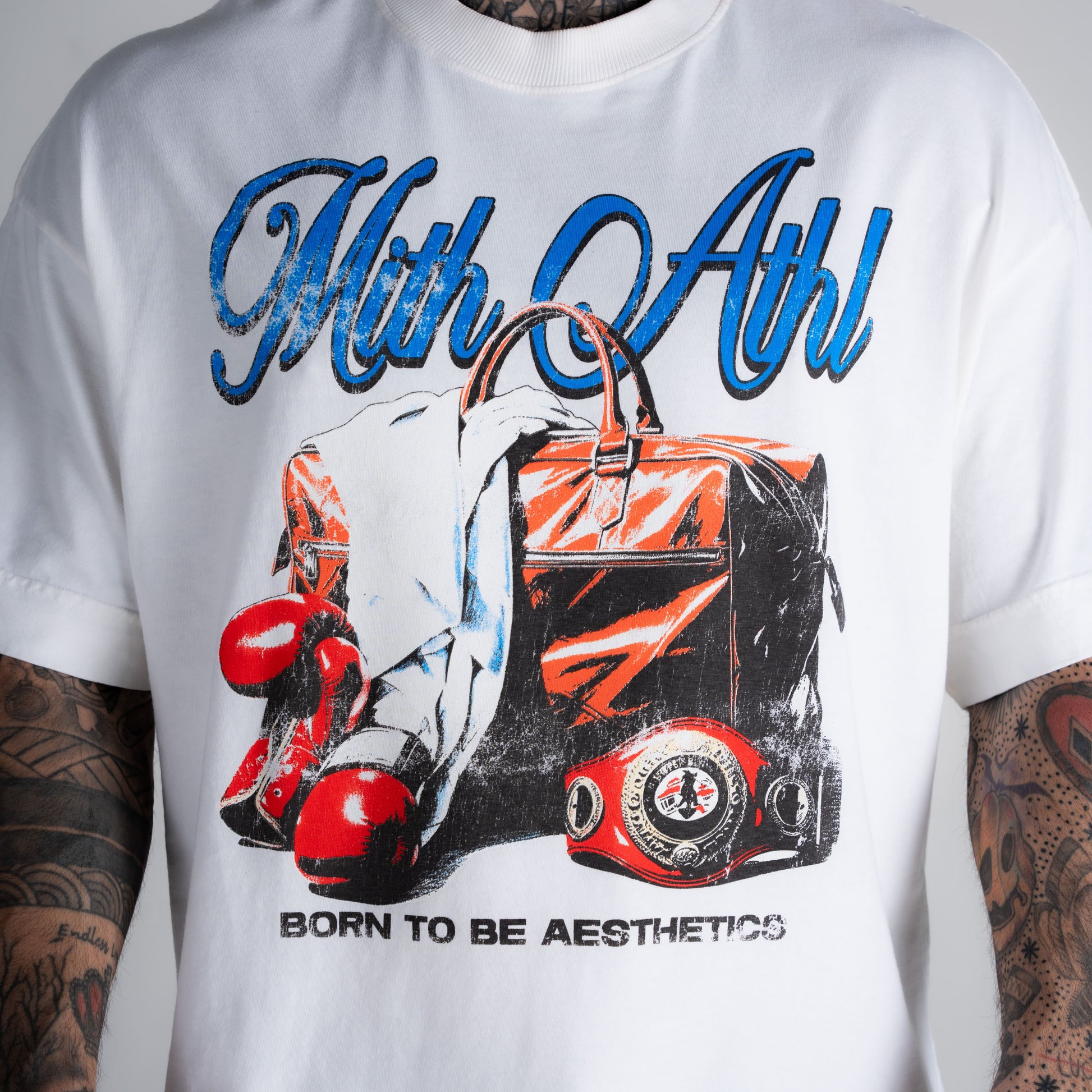 Camiseta Oversized Born To Be Aesthetics Off White