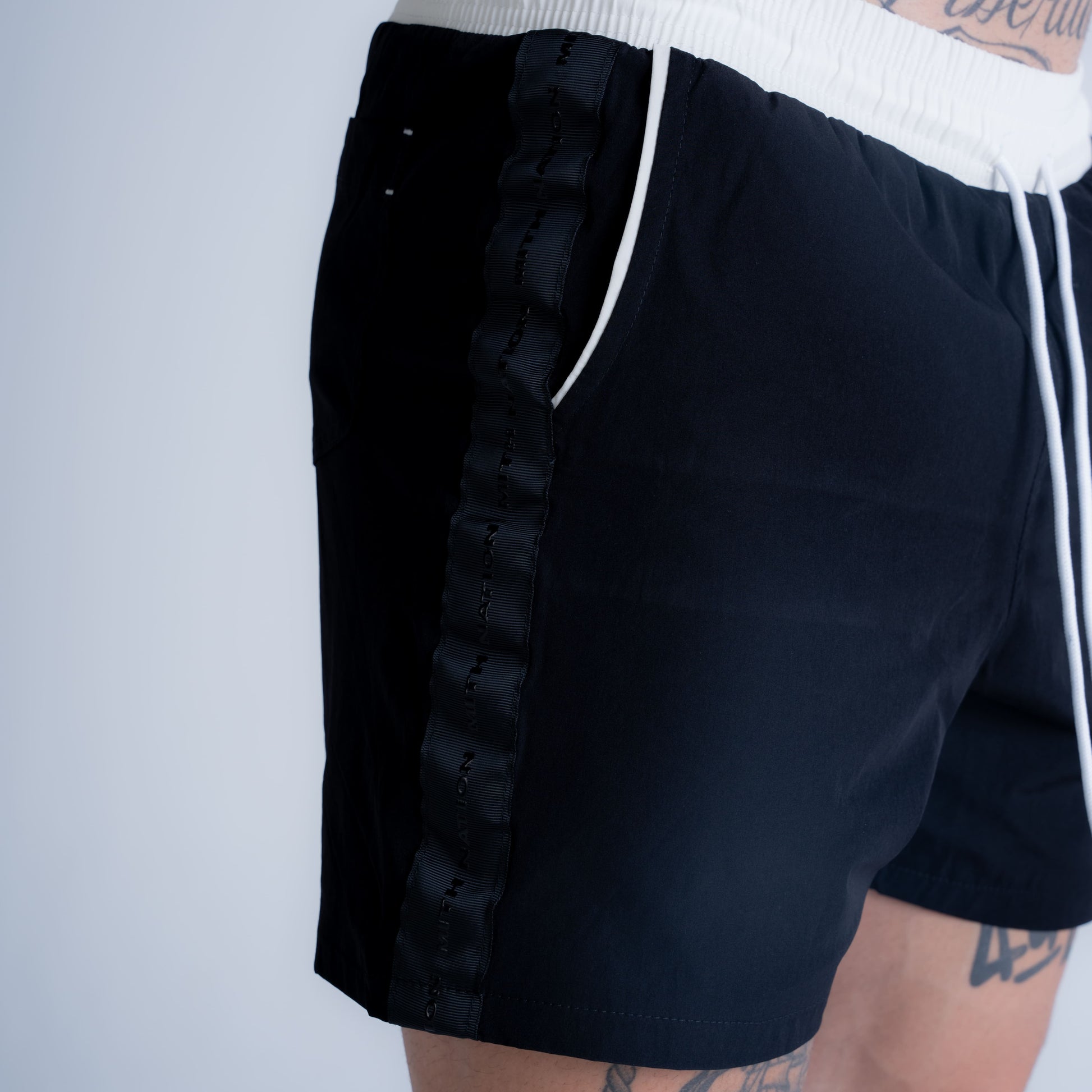 Shorts de Tactel Stripes Mith Nation Preto