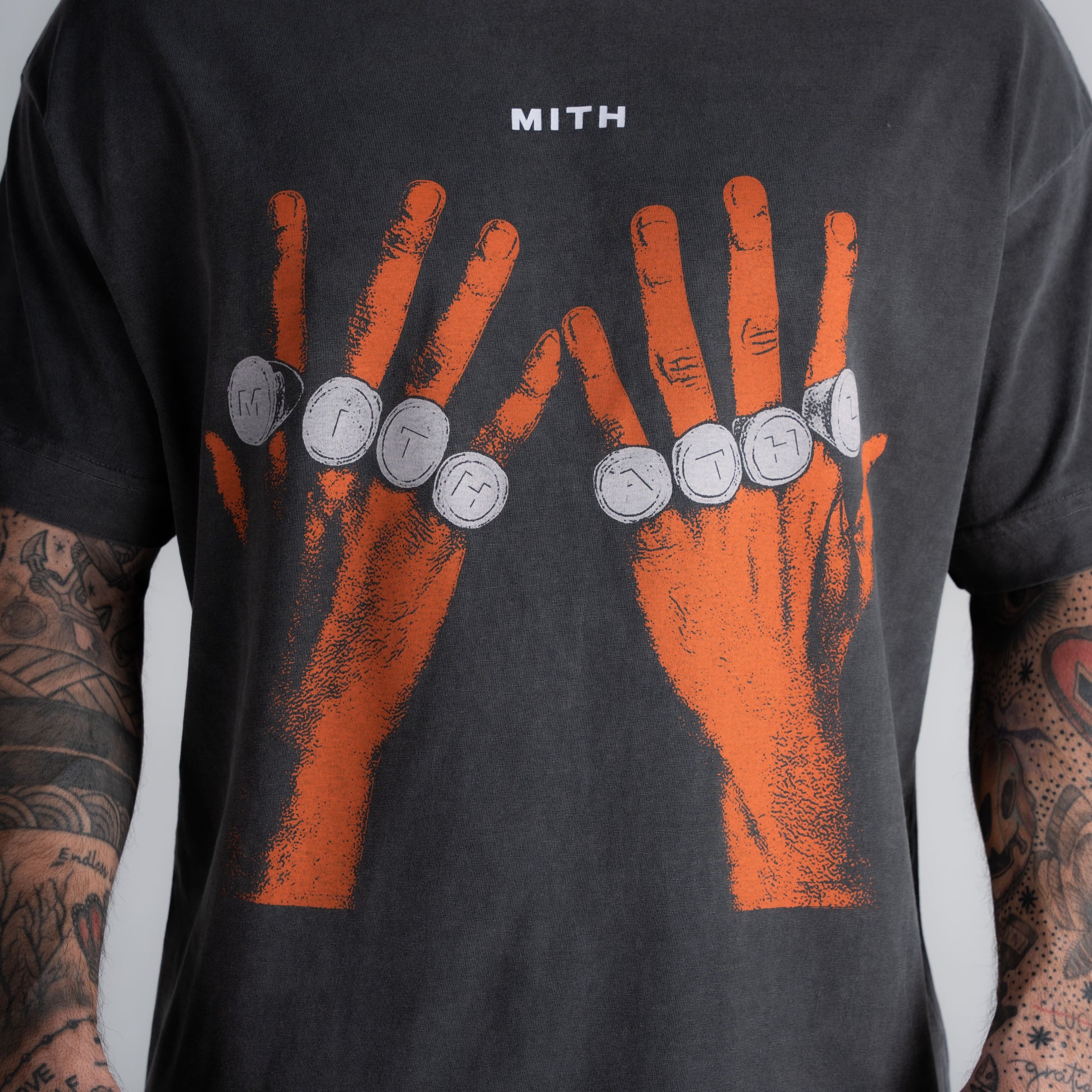 Camiseta Oversized Estonada Rings On Fingers Cinza