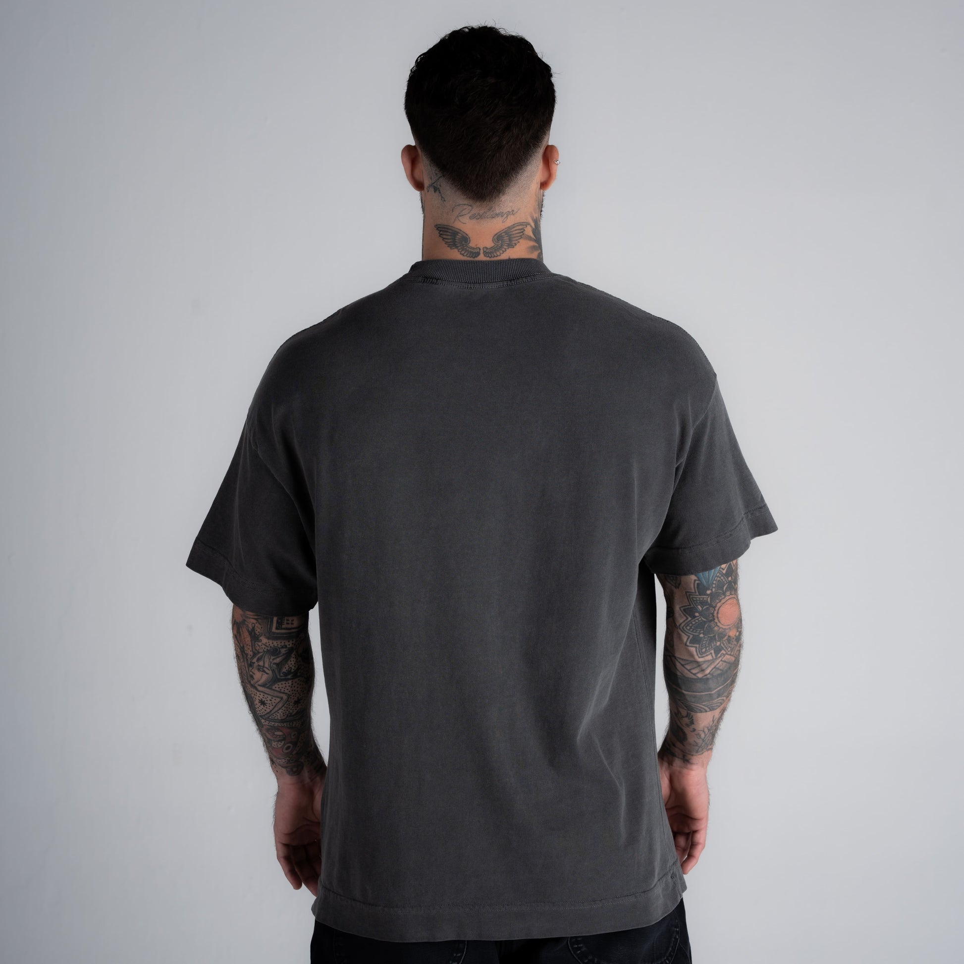 Camiseta Oversized Estonada Rings On Fingers Cinza