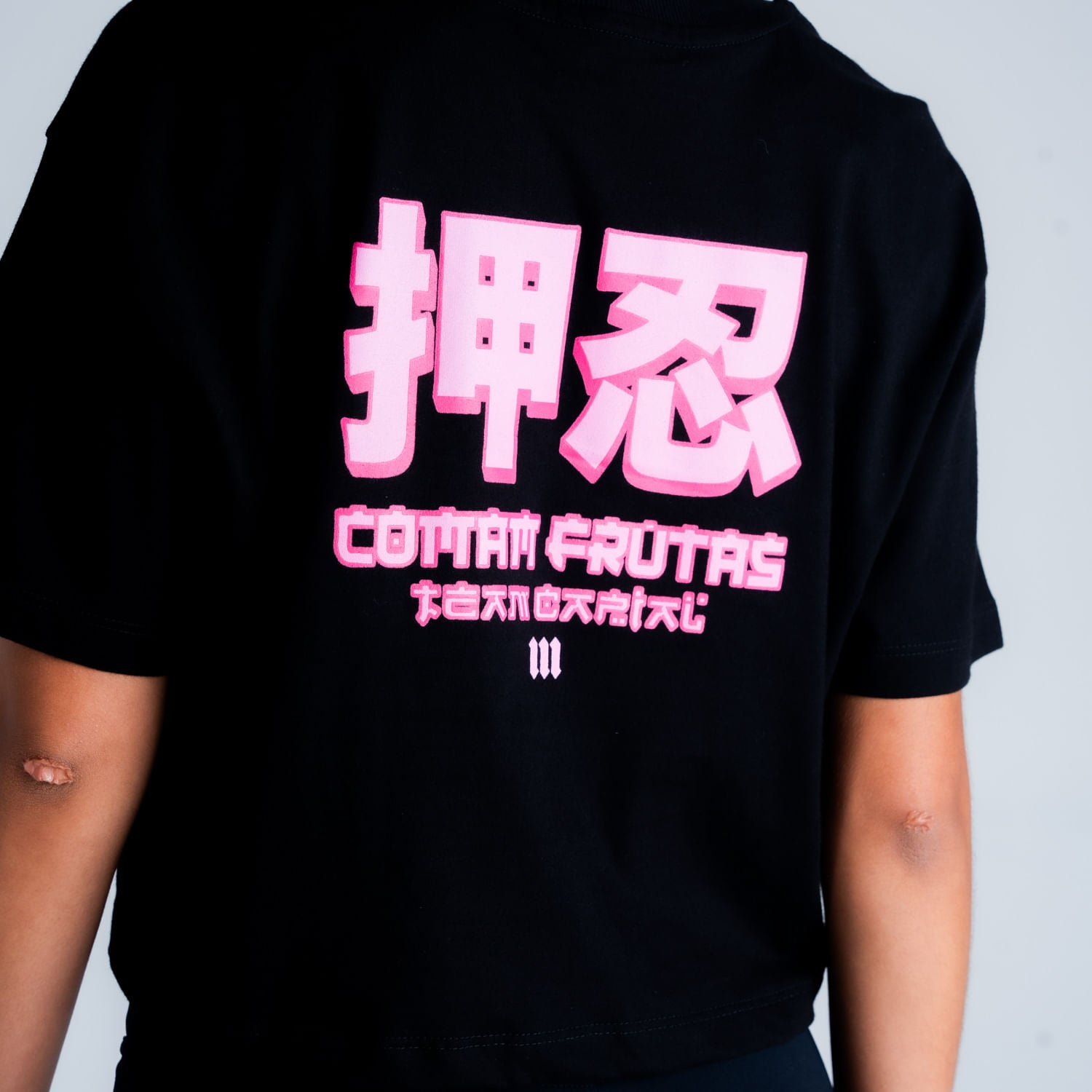 Cropped Oversized Comam Frutas Preto