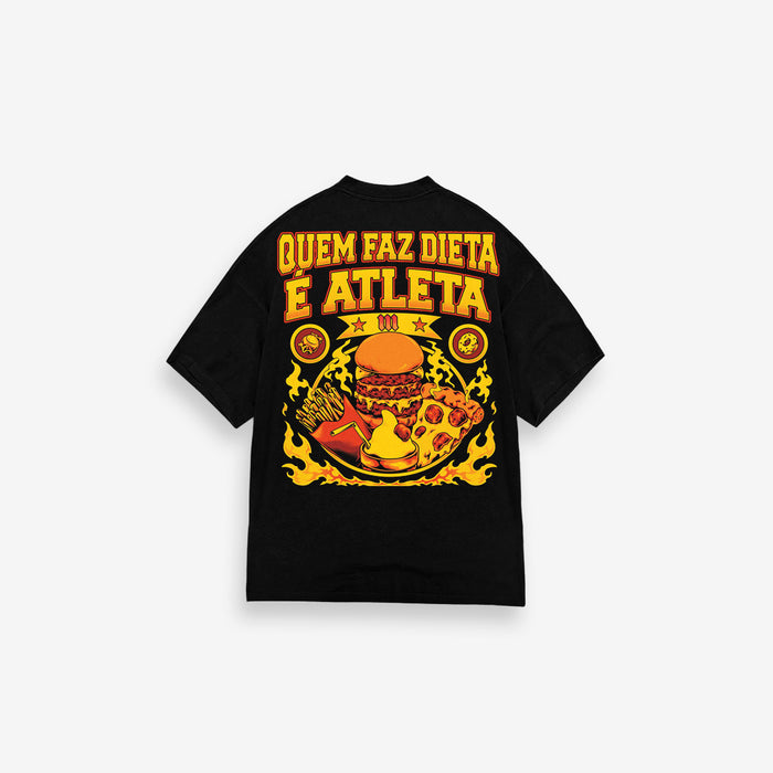 Camiseta <strong>Oversized Treino</strong> Mith Quem Faz Dieta é Atleta Preto