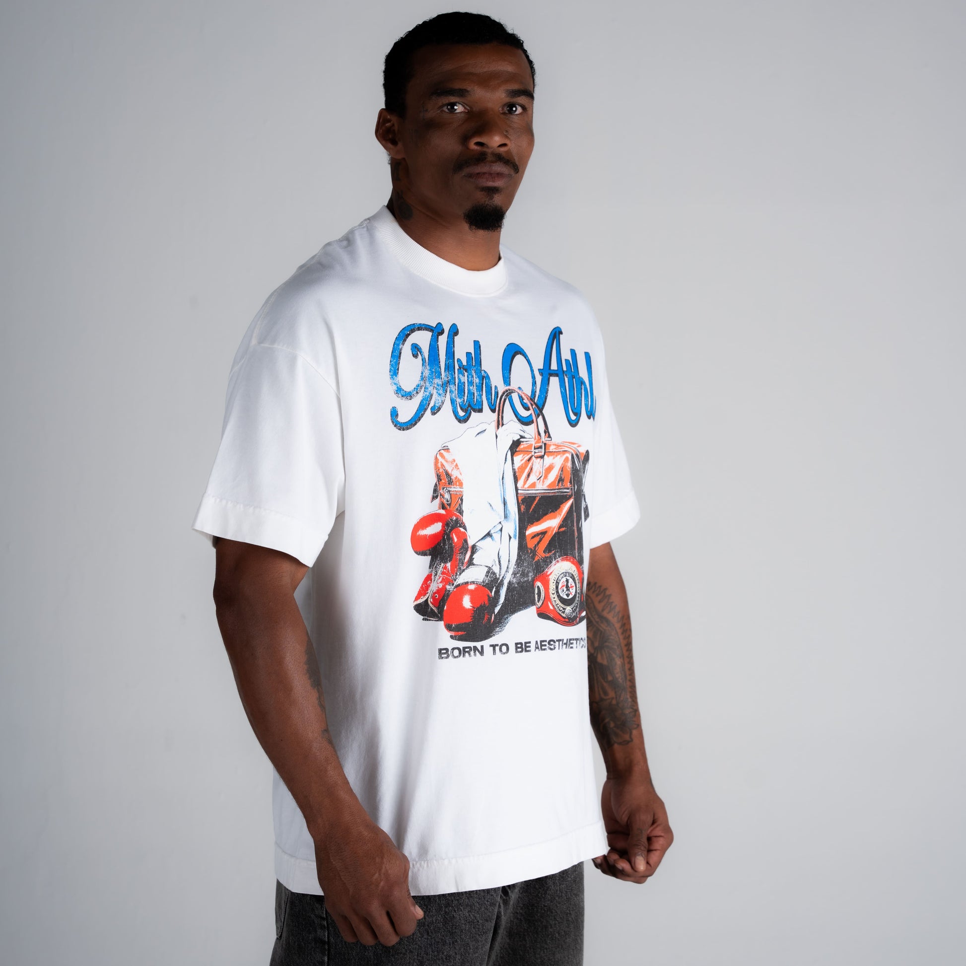 Camiseta Oversized Born To Be Aesthetics Off White