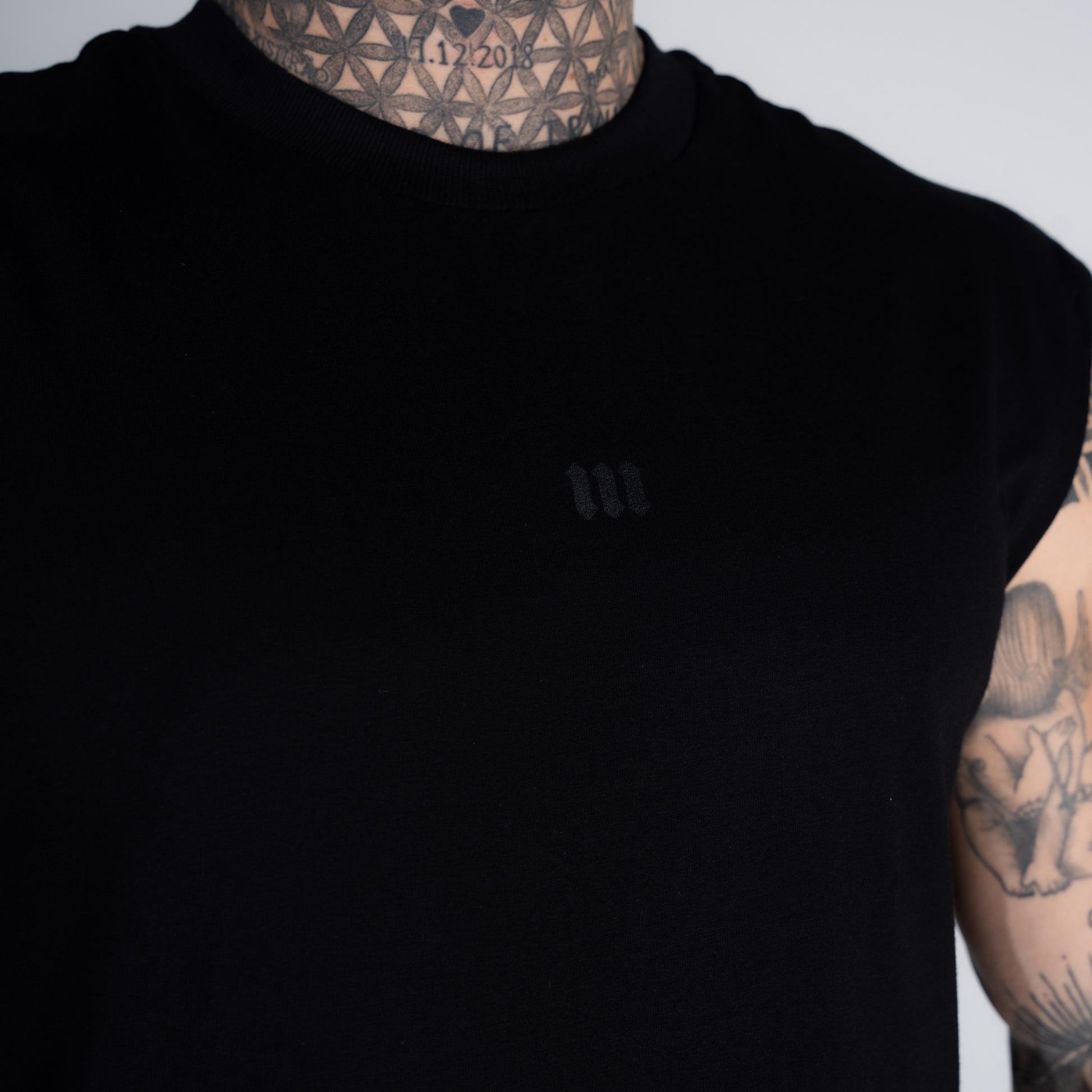 Regata Drop Shoulder Slevelles Mith Nation Doodle Preto