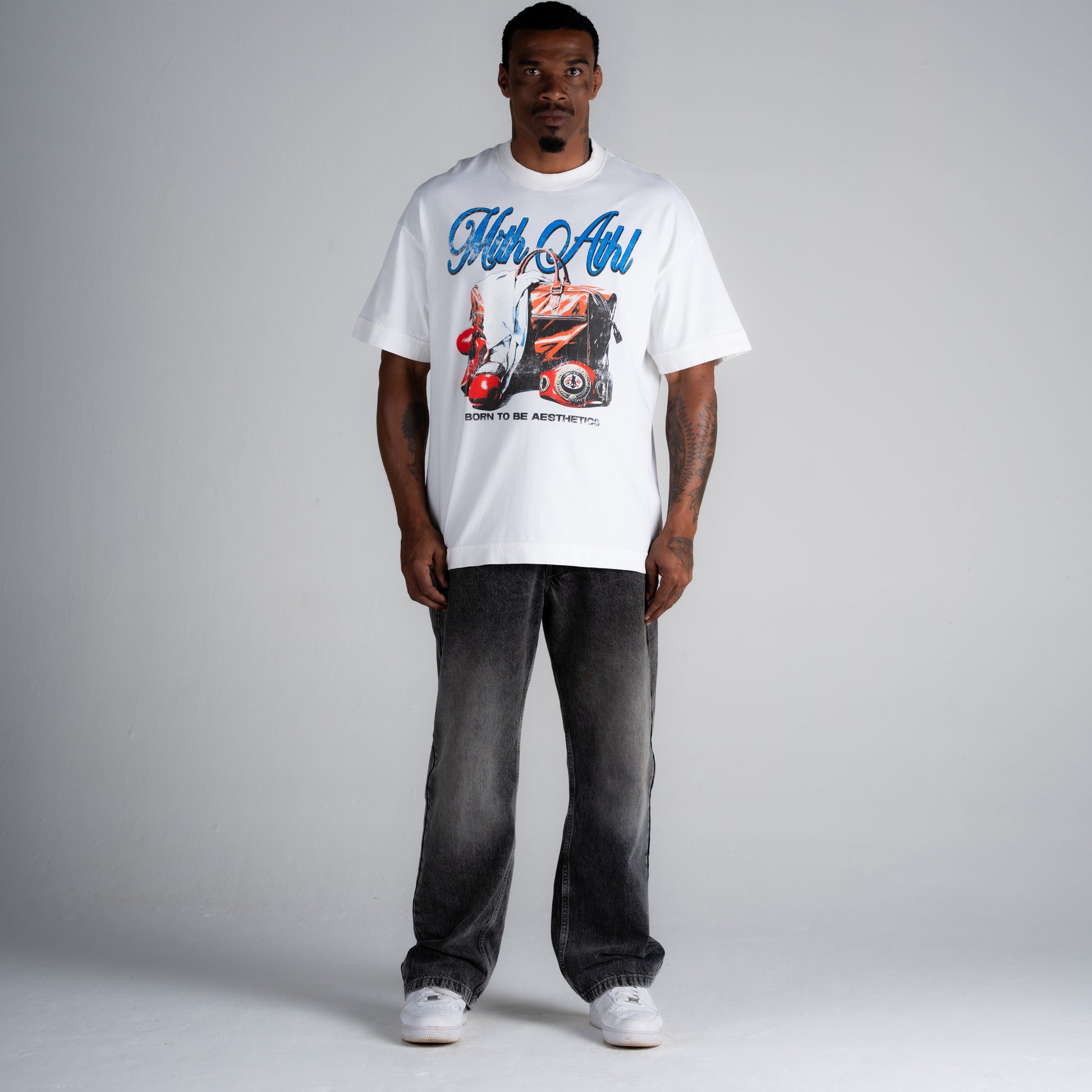 Camiseta Oversized Born To Be Aesthetics Off White