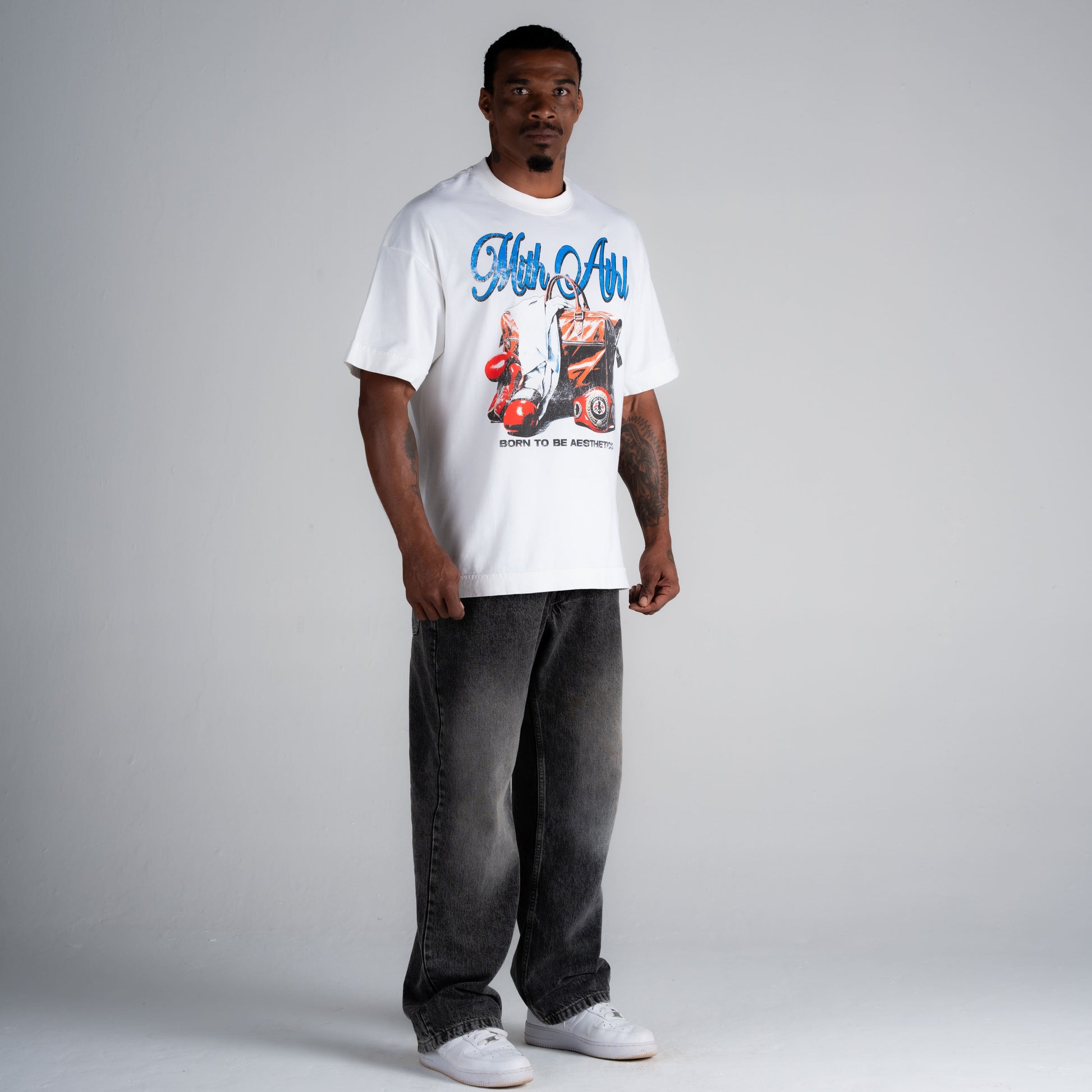 Camiseta Oversized Born To Be Aesthetics Off White