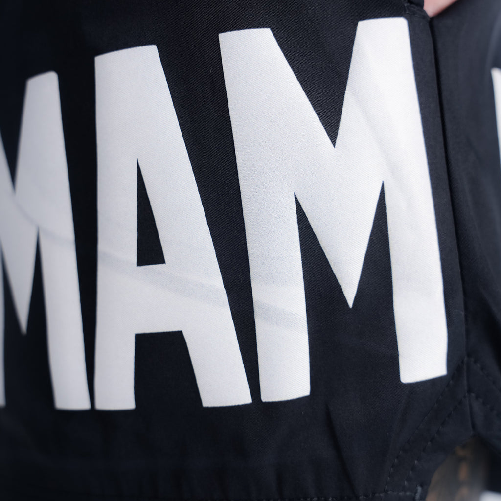 Shorts Curto Tactel Comam Frutas Write Preto