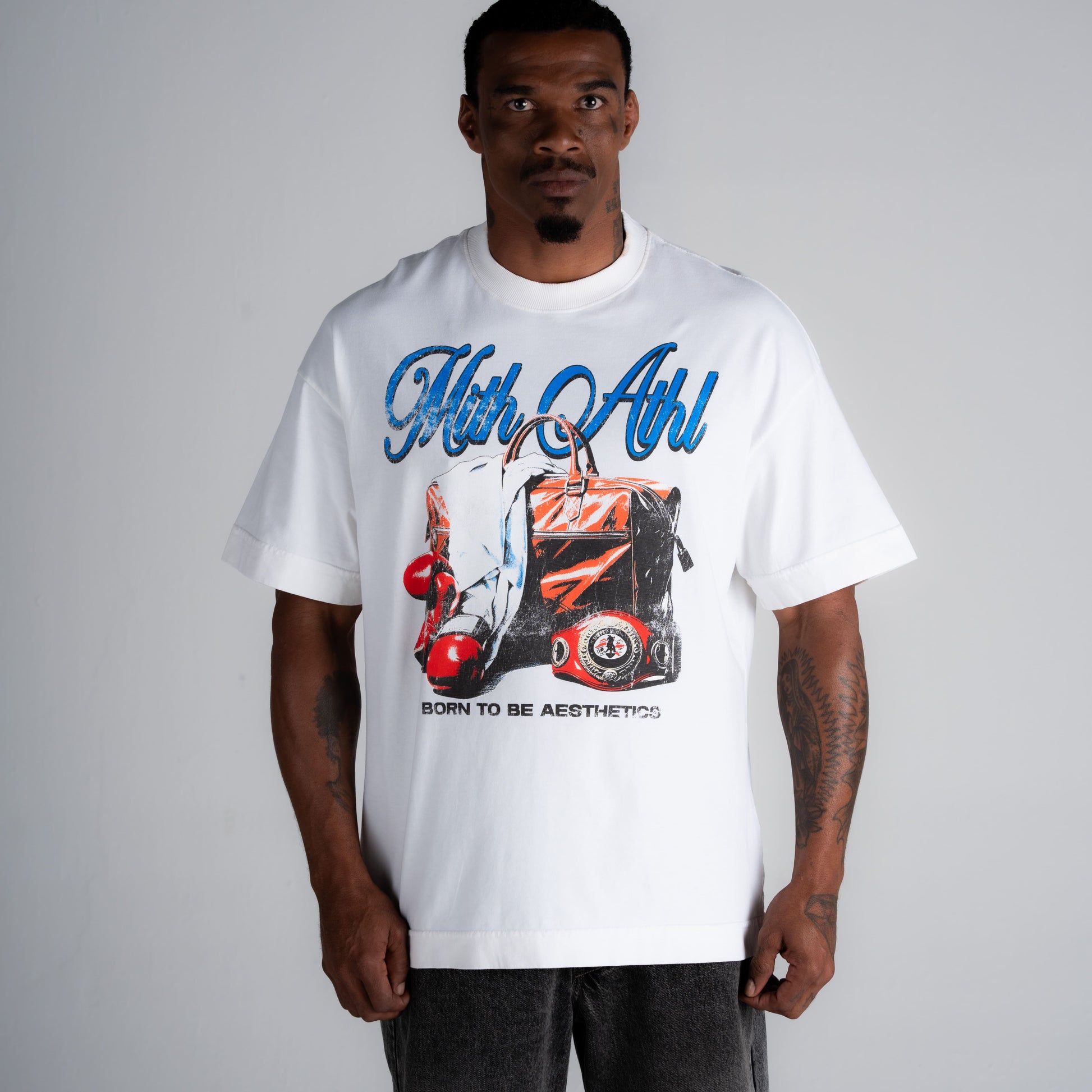 Camiseta Oversized Born To Be Aesthetics Off White