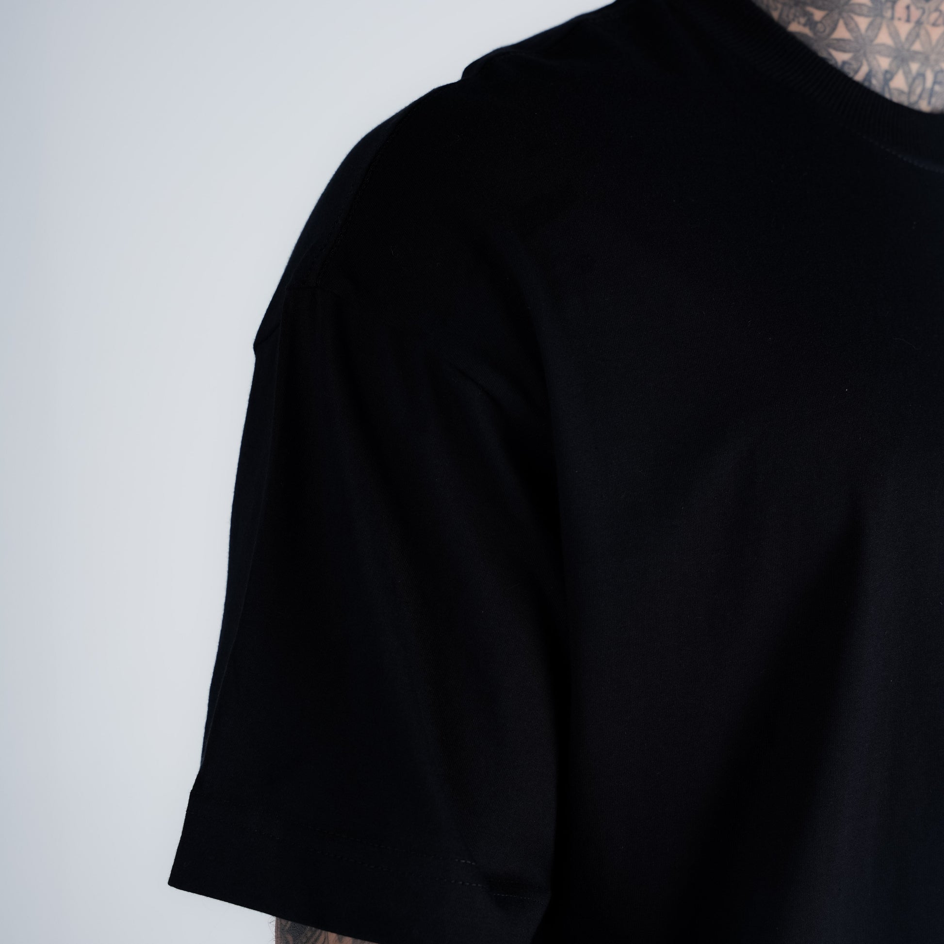 Camiseta Oversized Comam Frutas Trampa Muito Preto