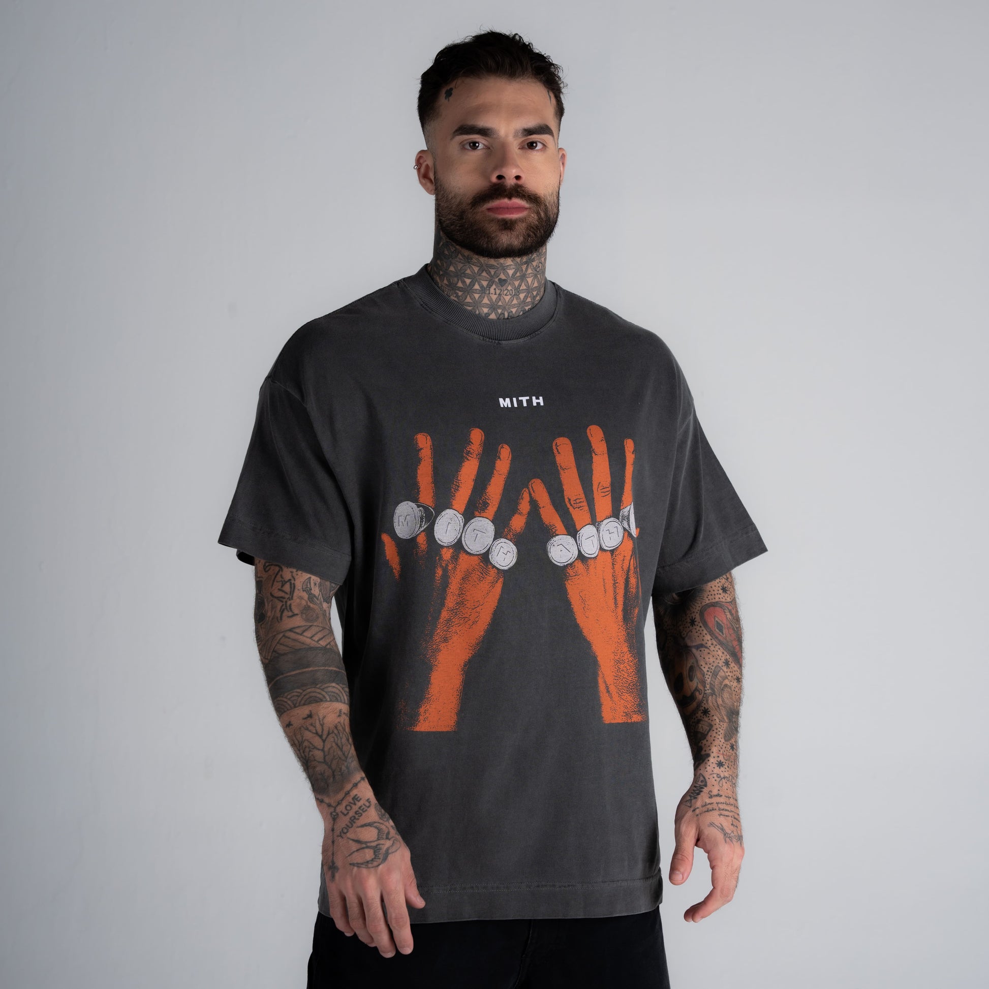 Camiseta Oversized Estonada Rings On Fingers Cinza
