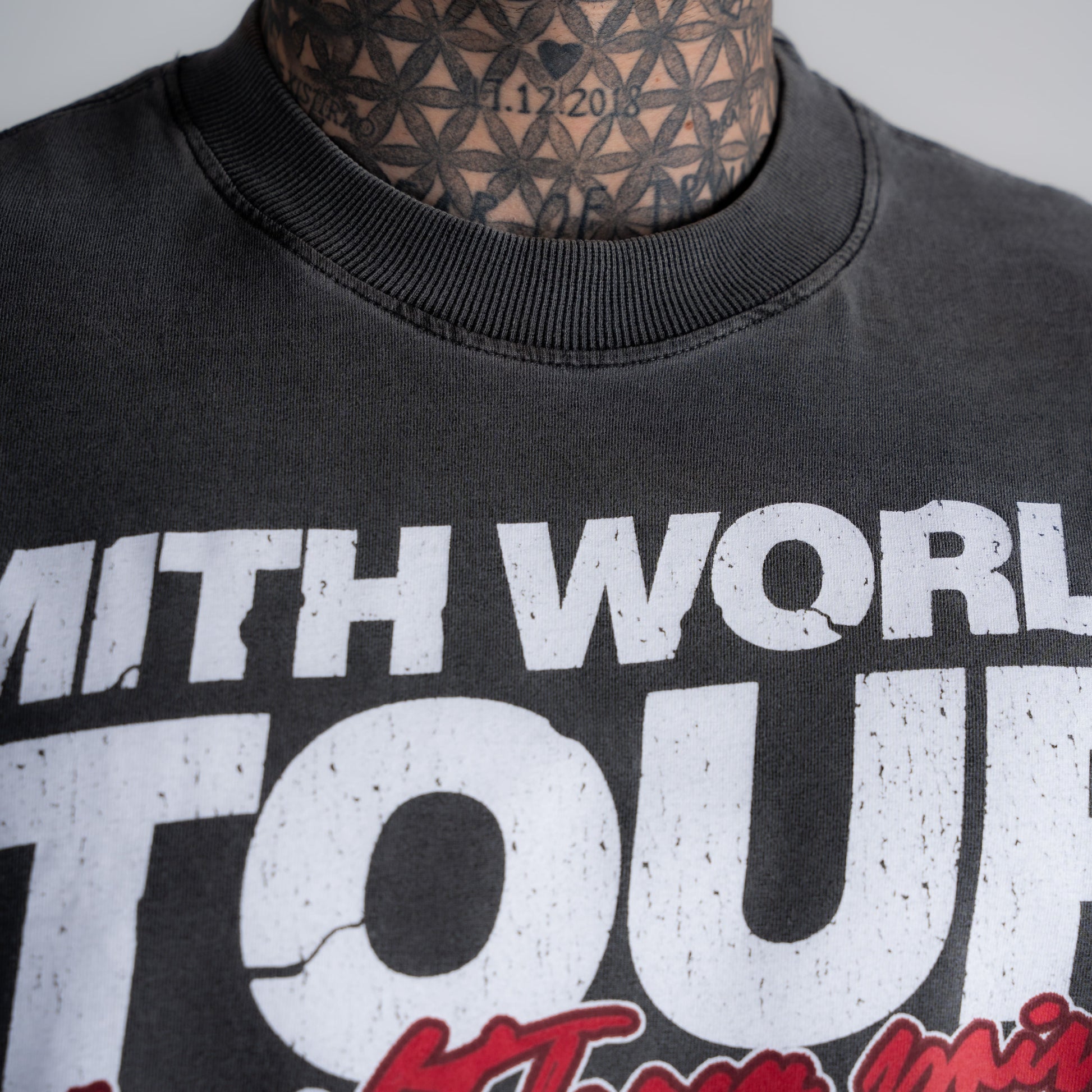 Camiseta Box Estonada Mith Tour Cinza