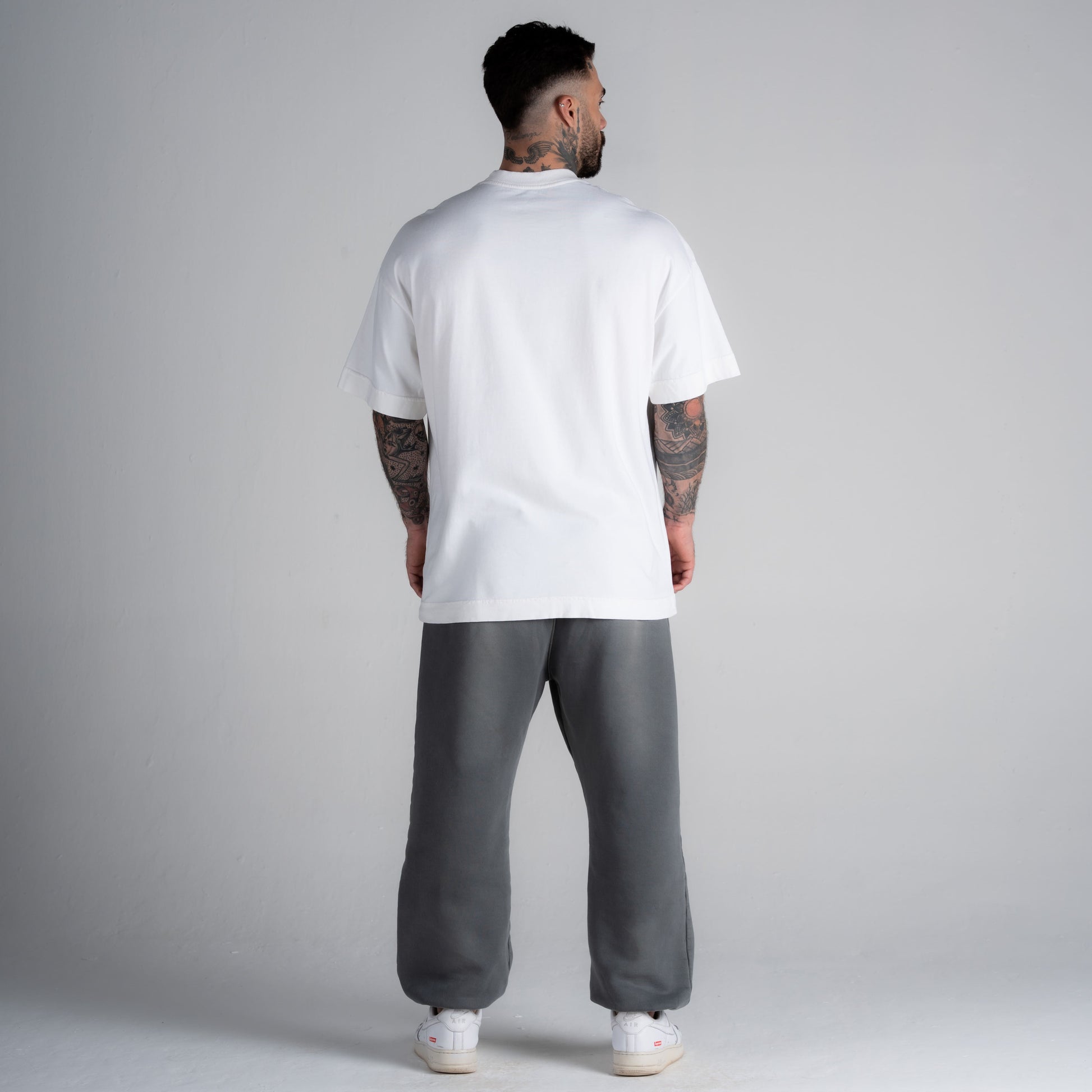 Camiseta Oversized Born To Be Aesthetics Off White