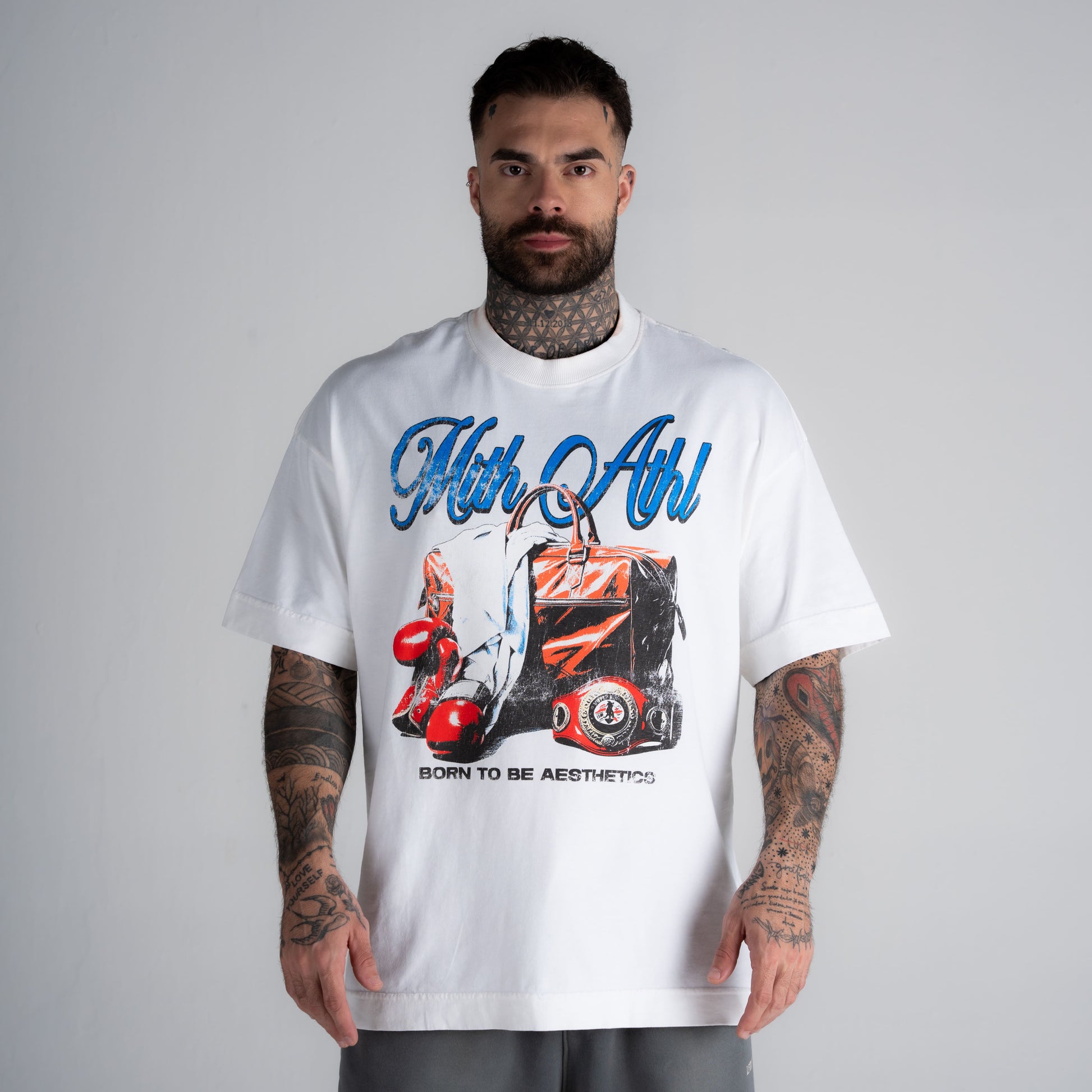 Camiseta Oversized Born To Be Aesthetics Off White