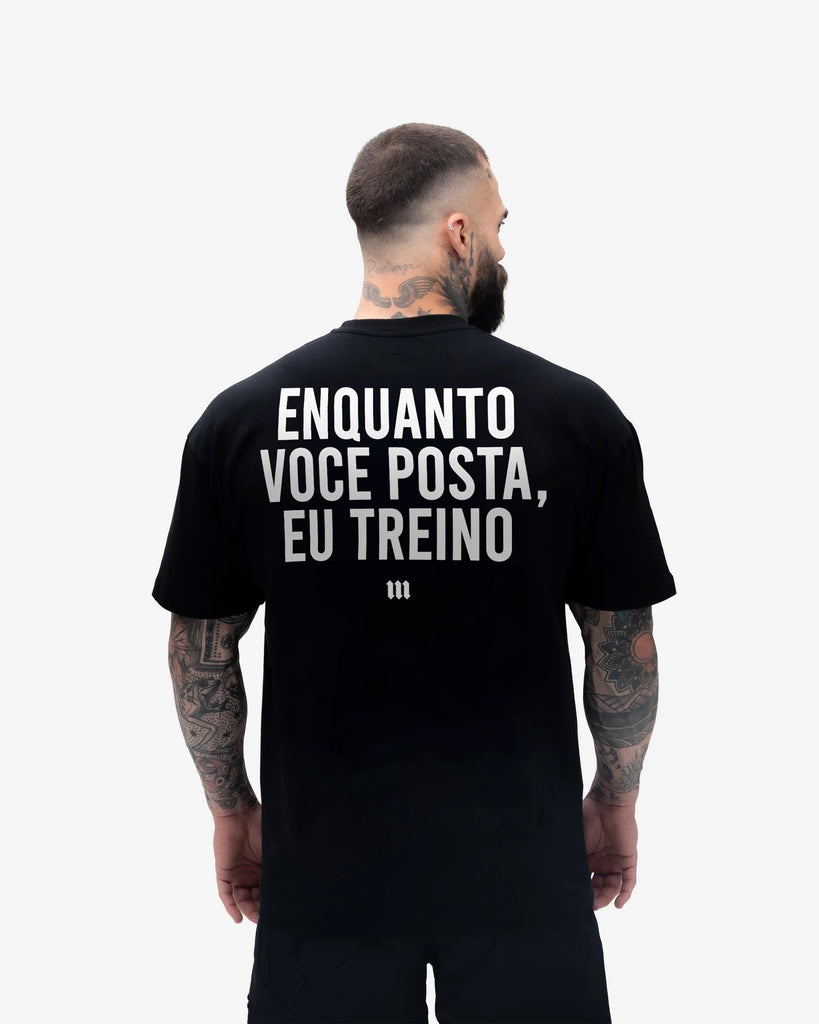 Camiseta <strong>Oversized Treino</strong> Mith Enquanto Voce Posta Preto