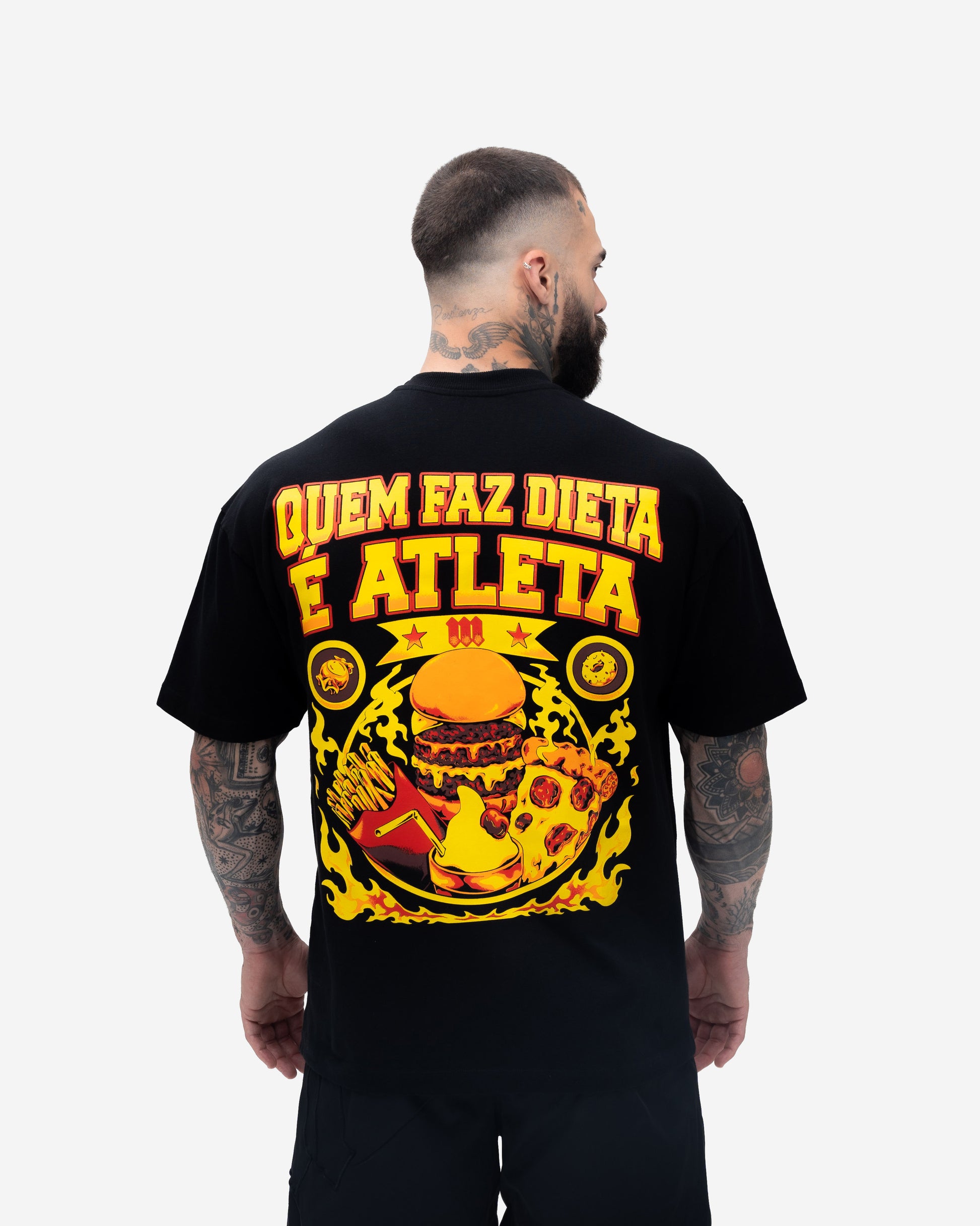 Camiseta <strong>Oversized Treino</strong> Mith Quem Faz Dieta é Atleta Preto