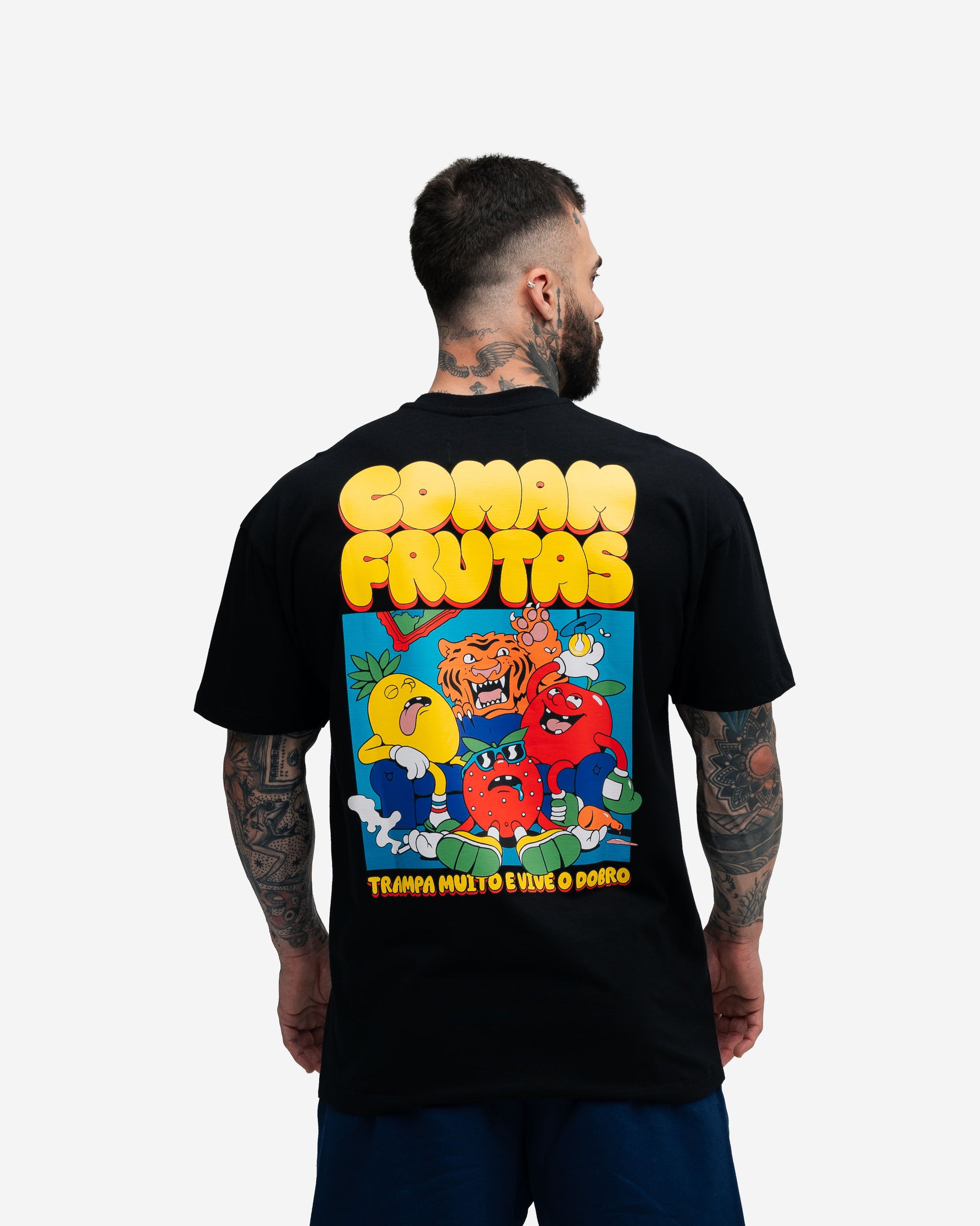 Camiseta Oversized Mith Comam Frutas Trampa Muito Vive o Dobro Preto