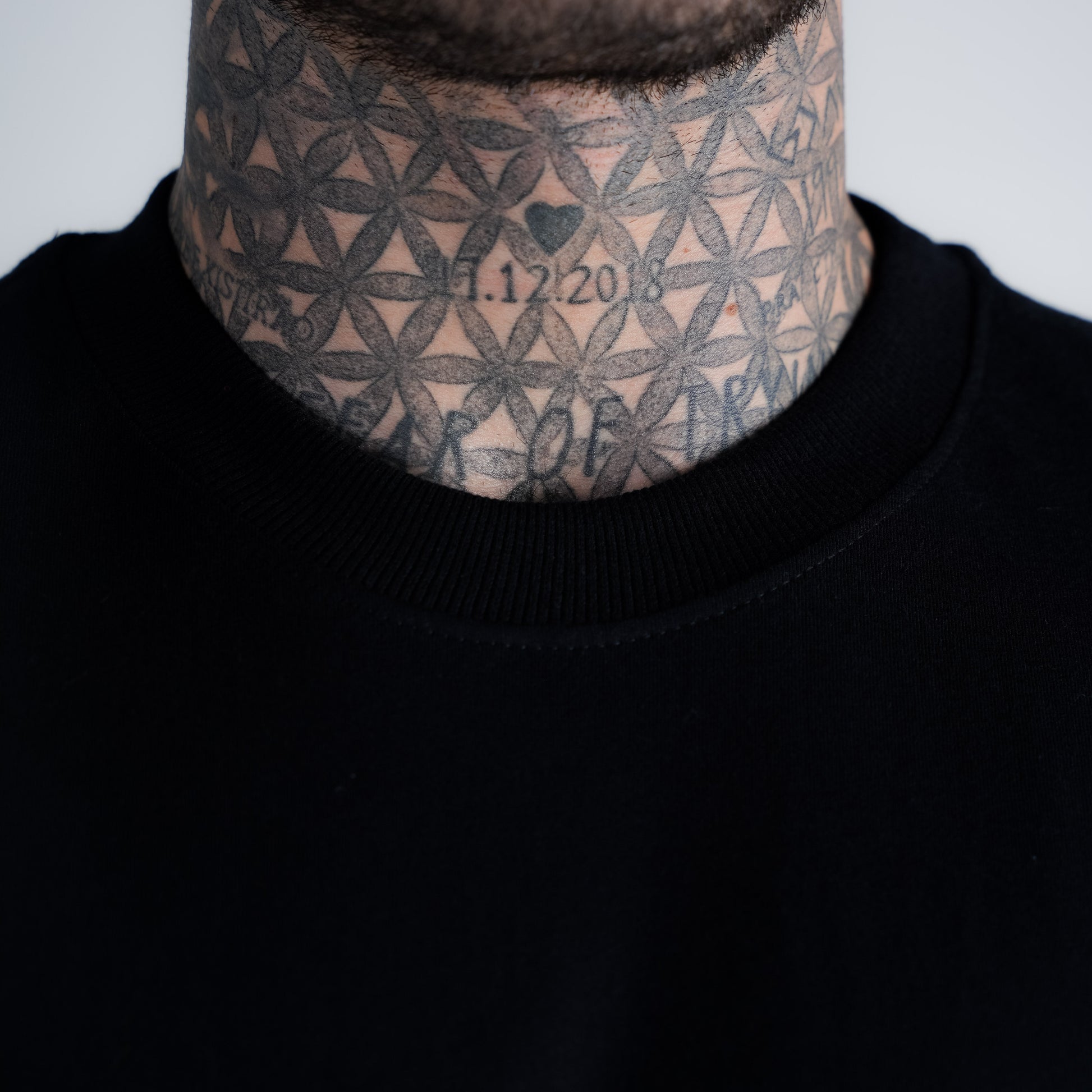 Camiseta Oversized Comam Frutas Trampa Muito Preto