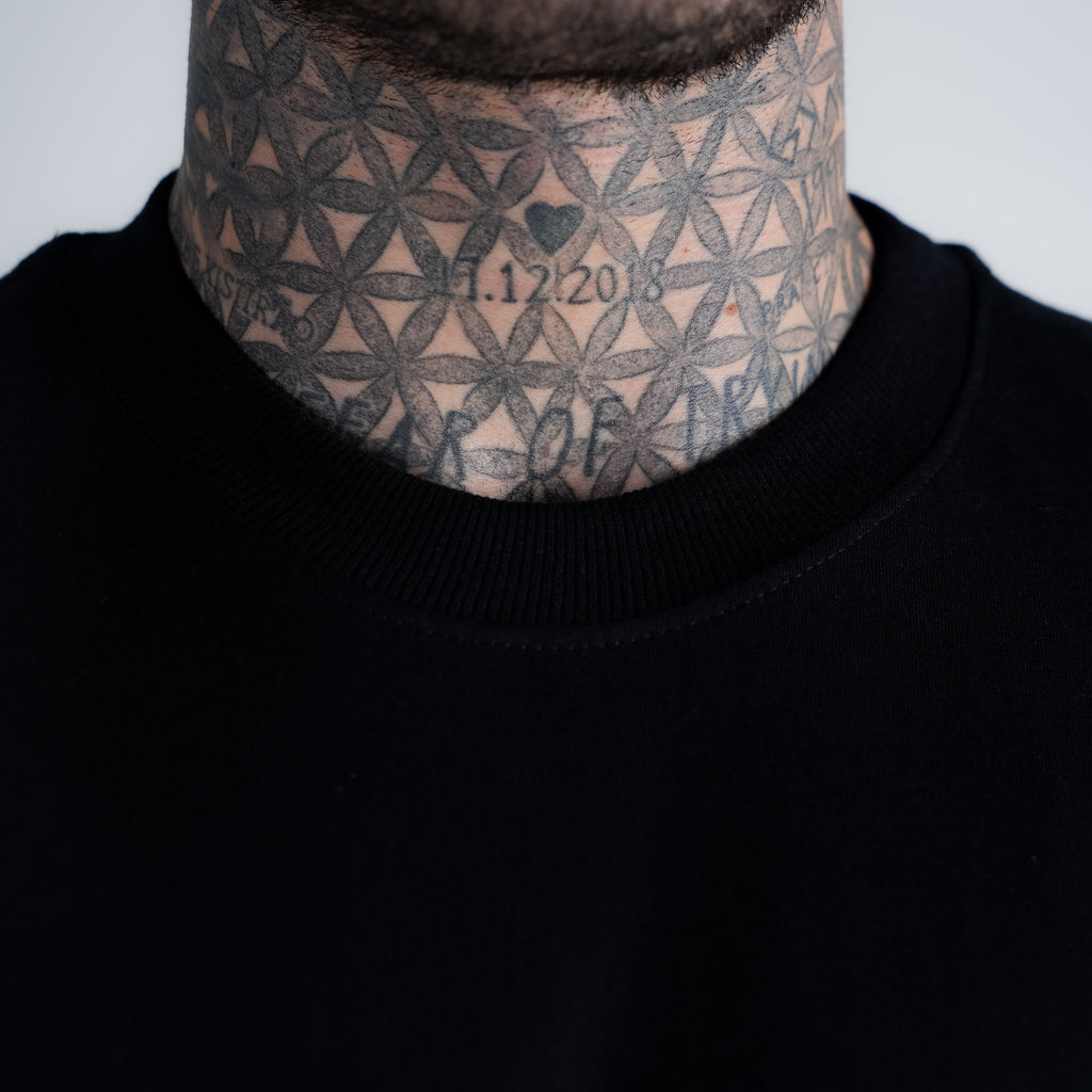 Camiseta Oversized Comam Frutas Trampa Muito Preto