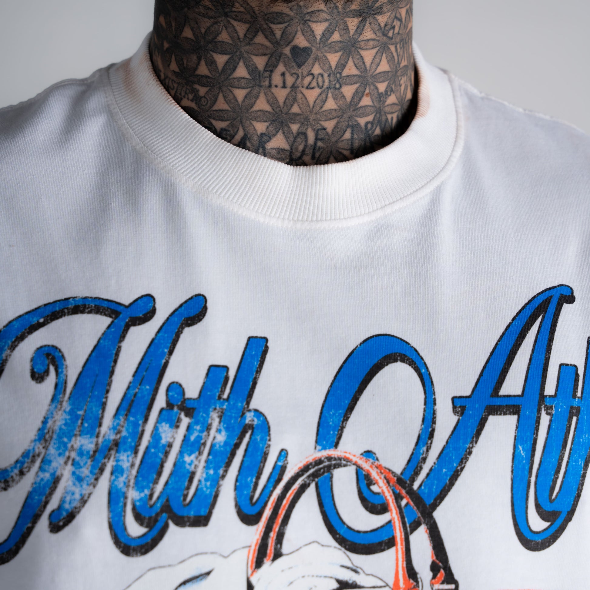 Camiseta Oversized Born To Be Aesthetics Off White