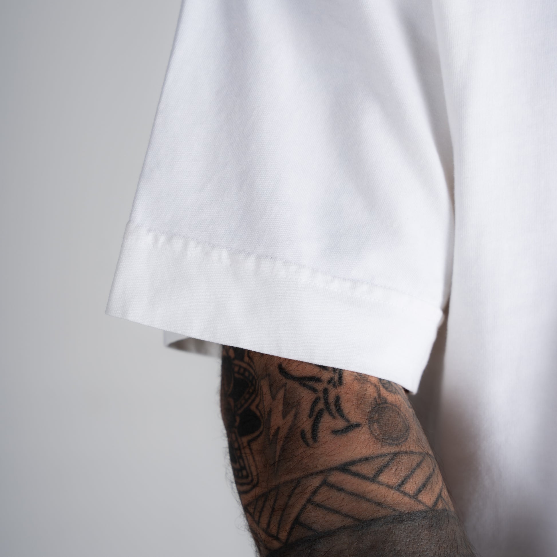 Camiseta Oversized Born To Be Aesthetics Off White