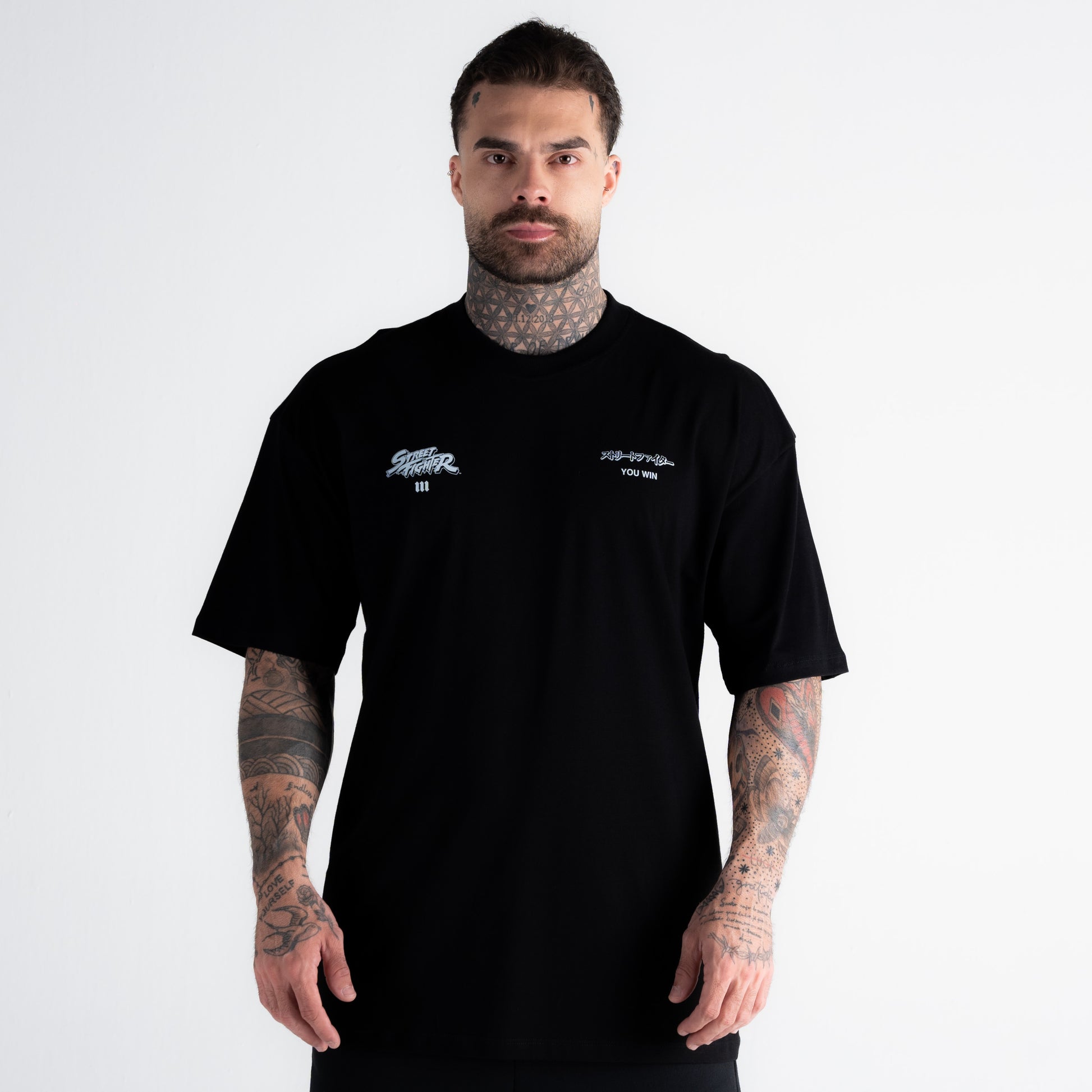 Camiseta Oversized Street Fighter Akuma Aesthetics Preto