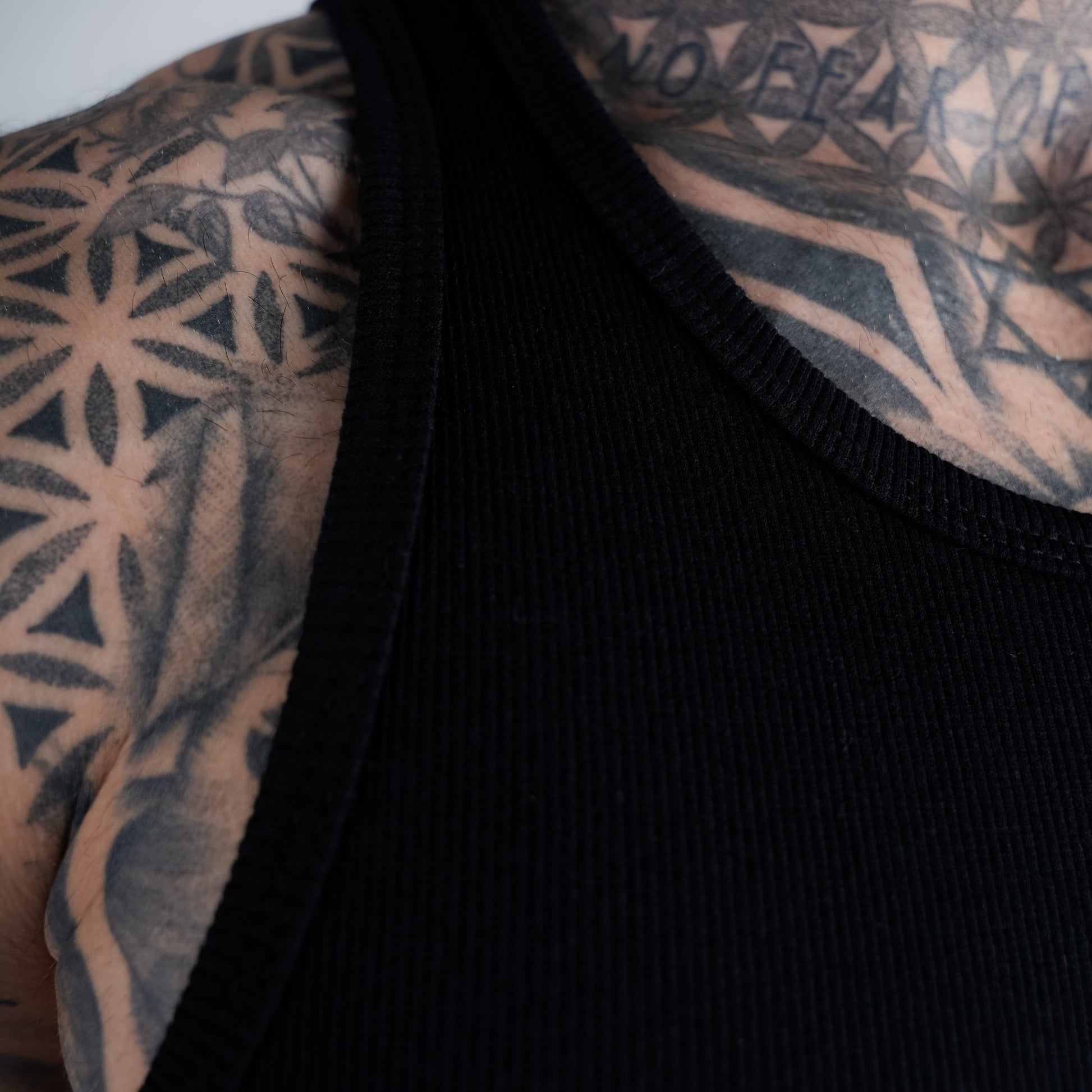 Regata GTA Canelada Mith Comam Frutas Logo Preto